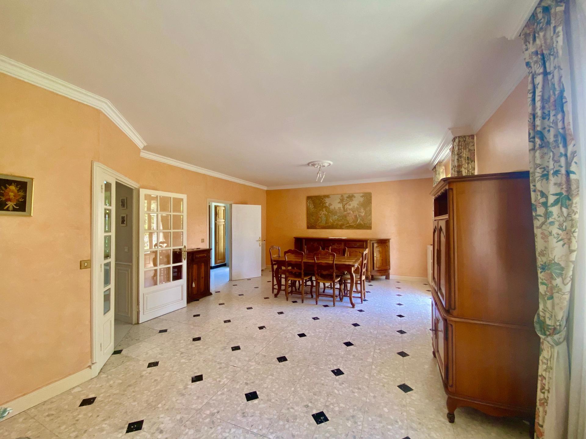 Photo 7 of the listing.