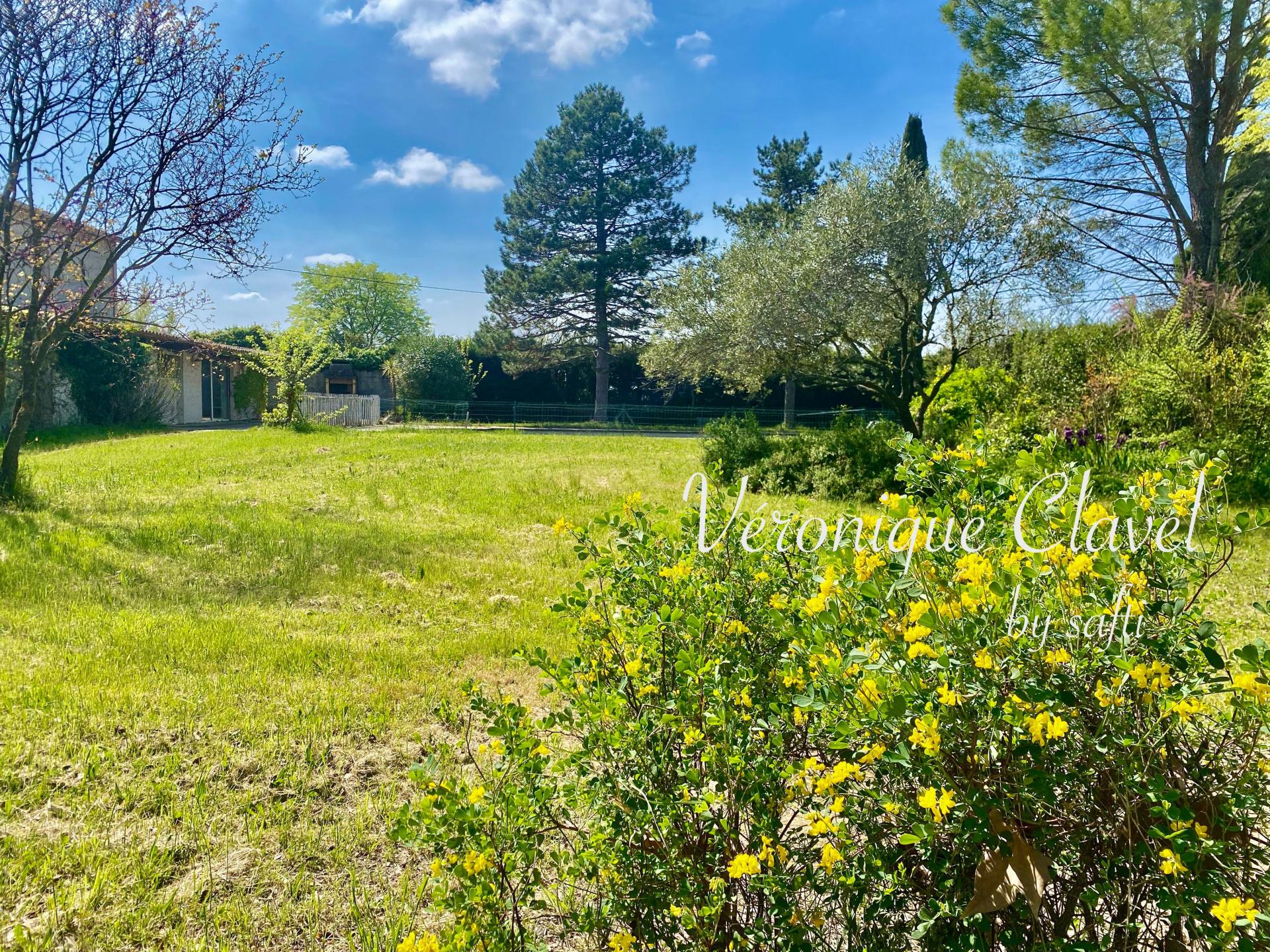 Photo 2 of the listing.