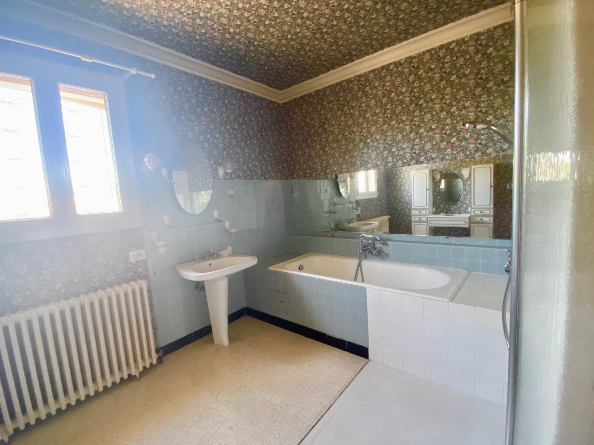 Photo 11 of the listing.