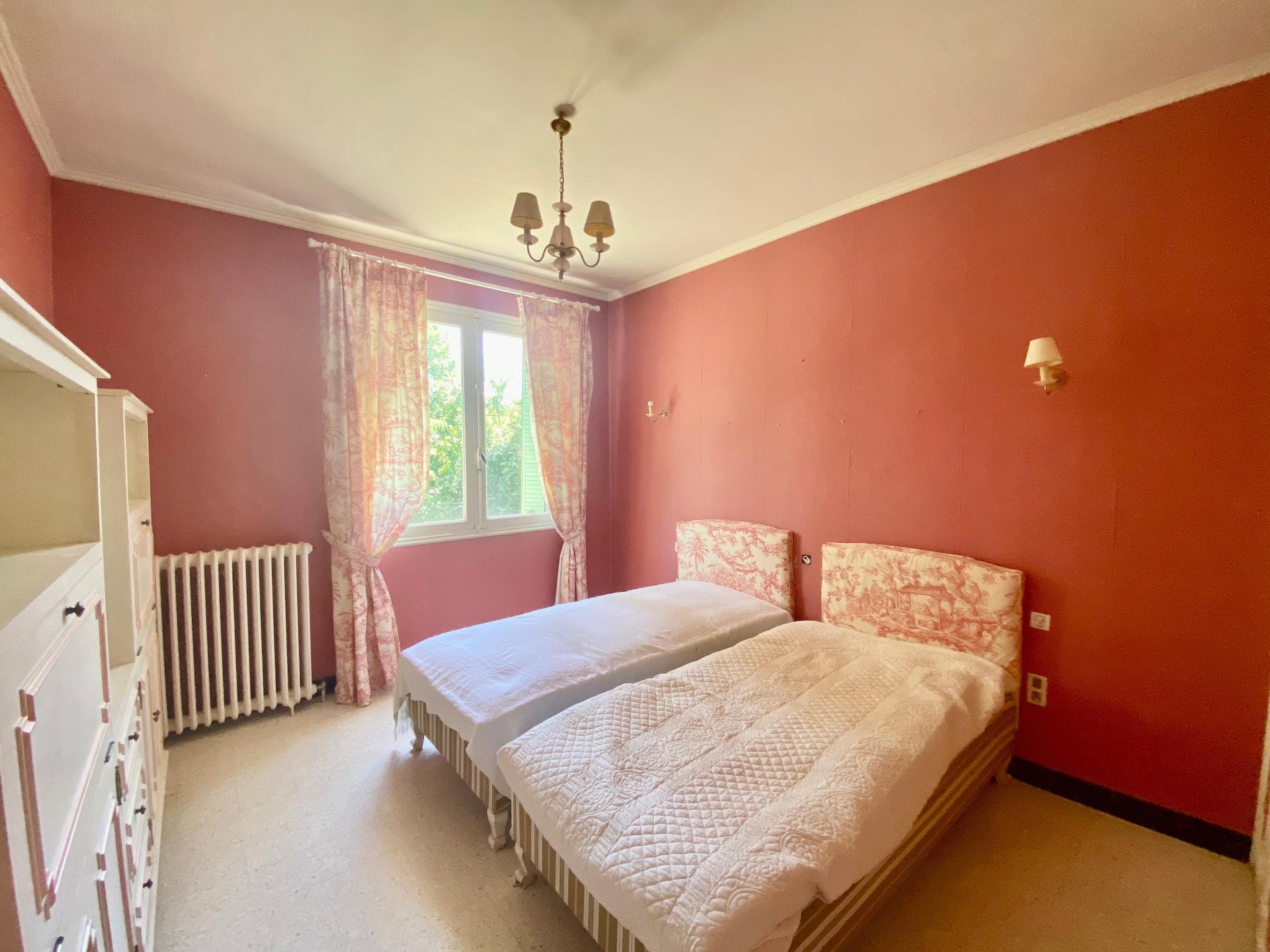 Photo 10 of the listing.