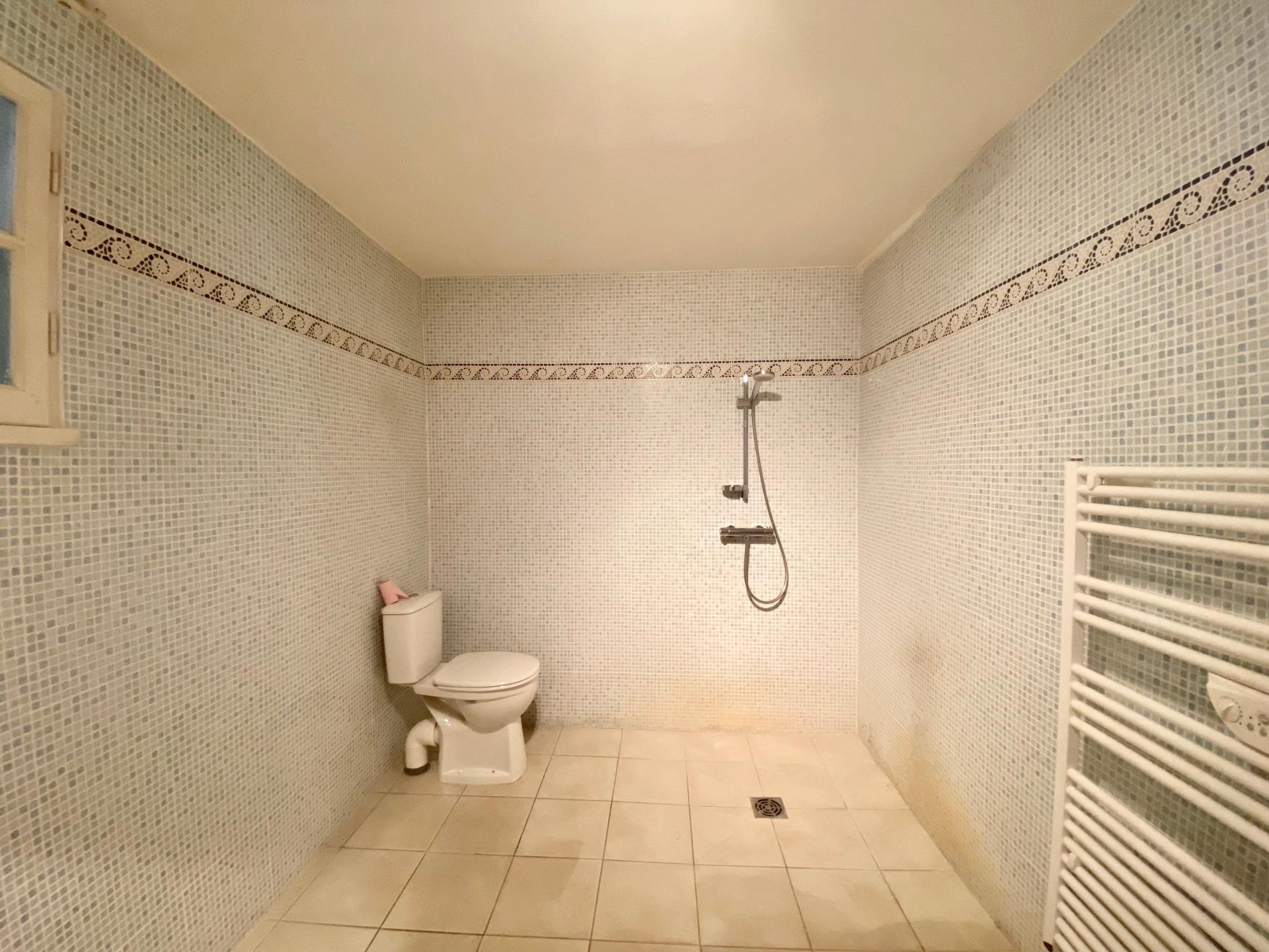 Photo 14 of the listing.