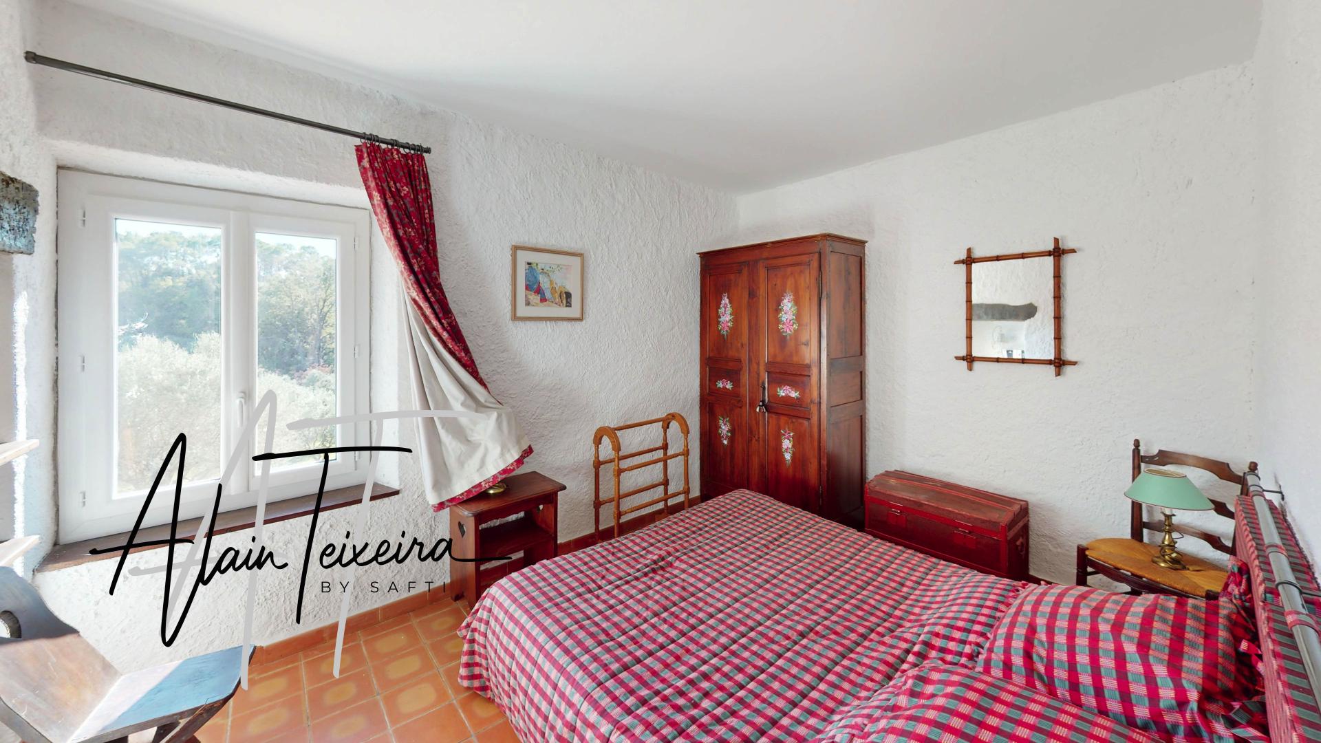 Photo 10 of the listing.