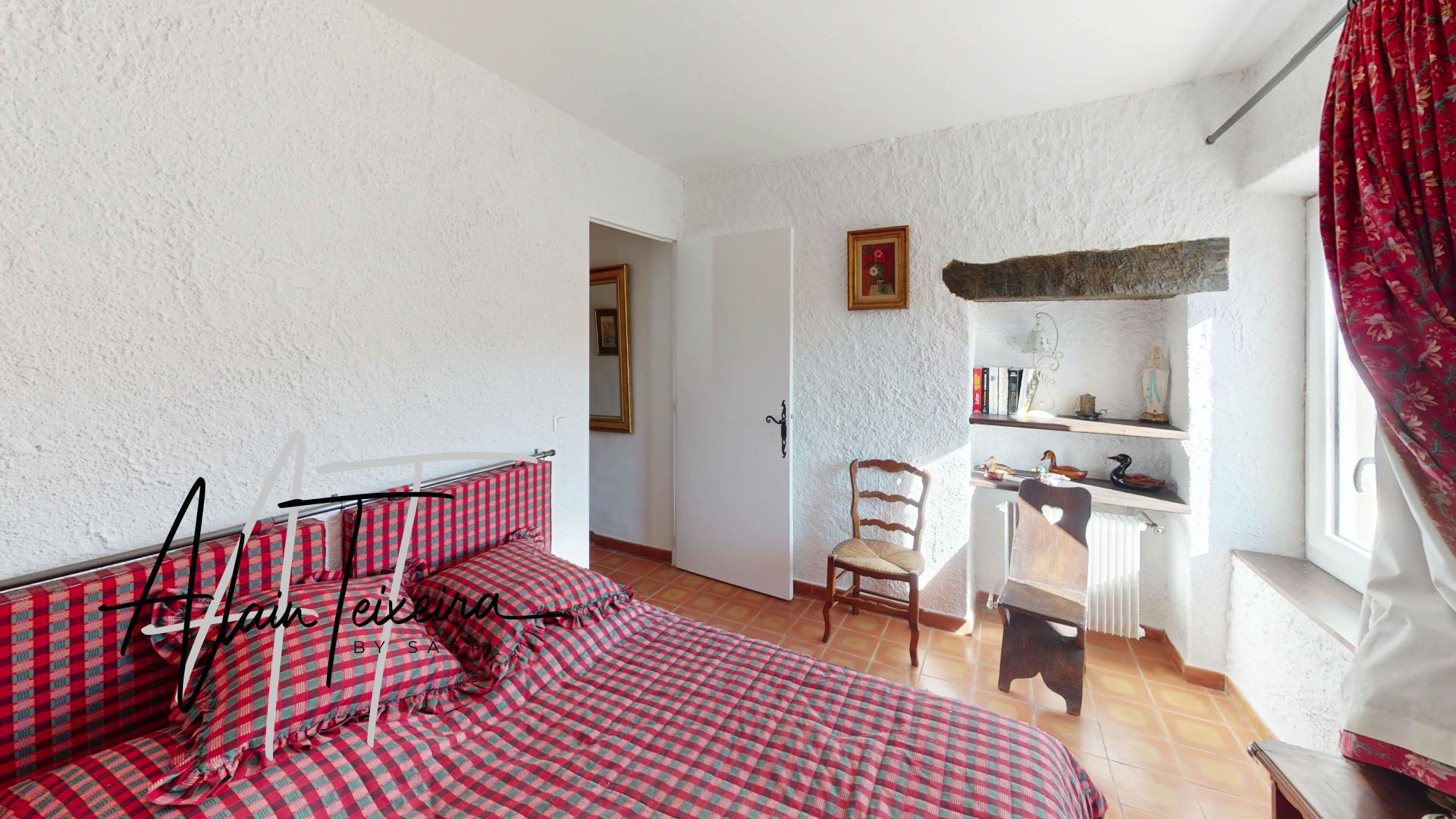 Photo 11 of the listing.