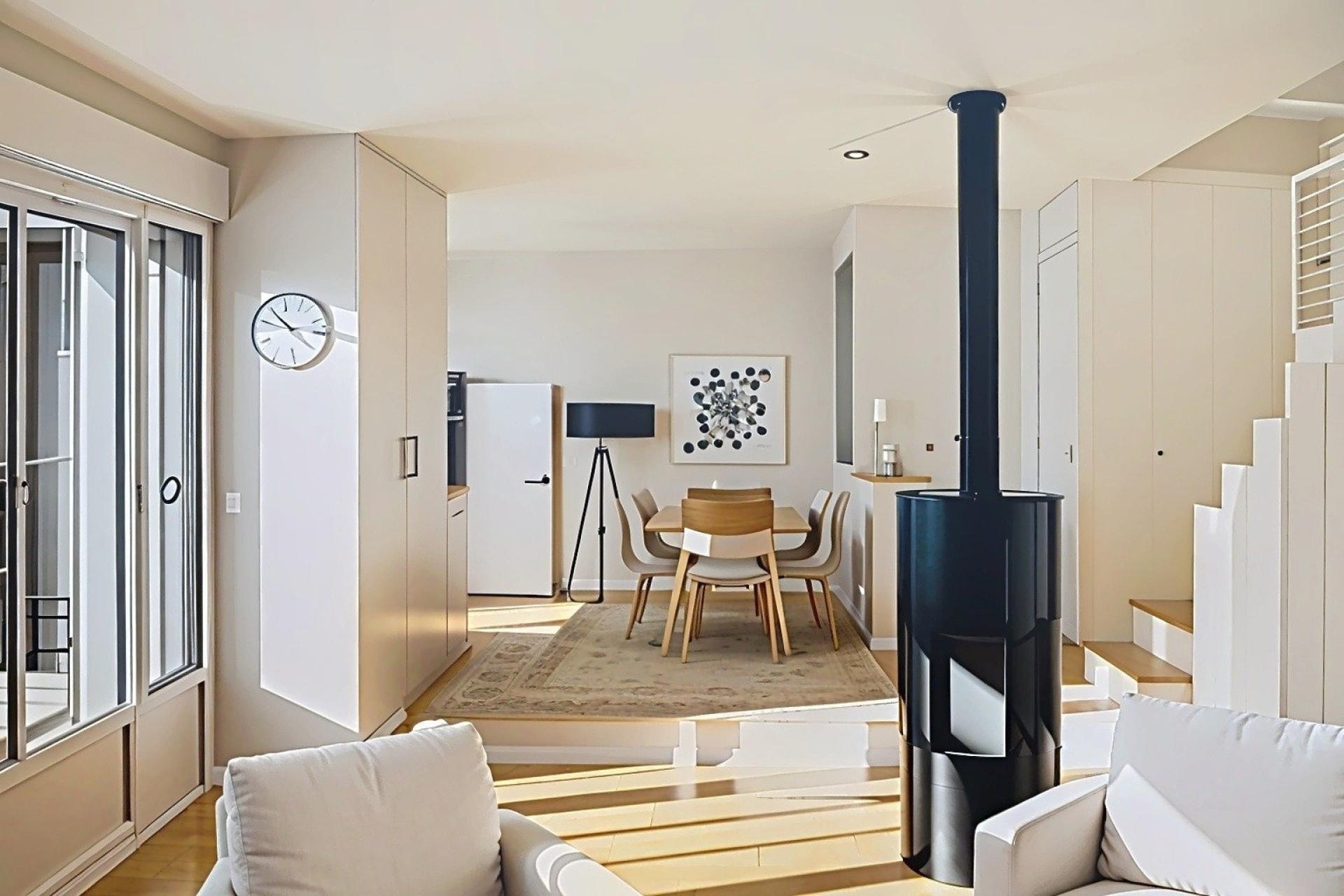 Photo 2 of the listing.