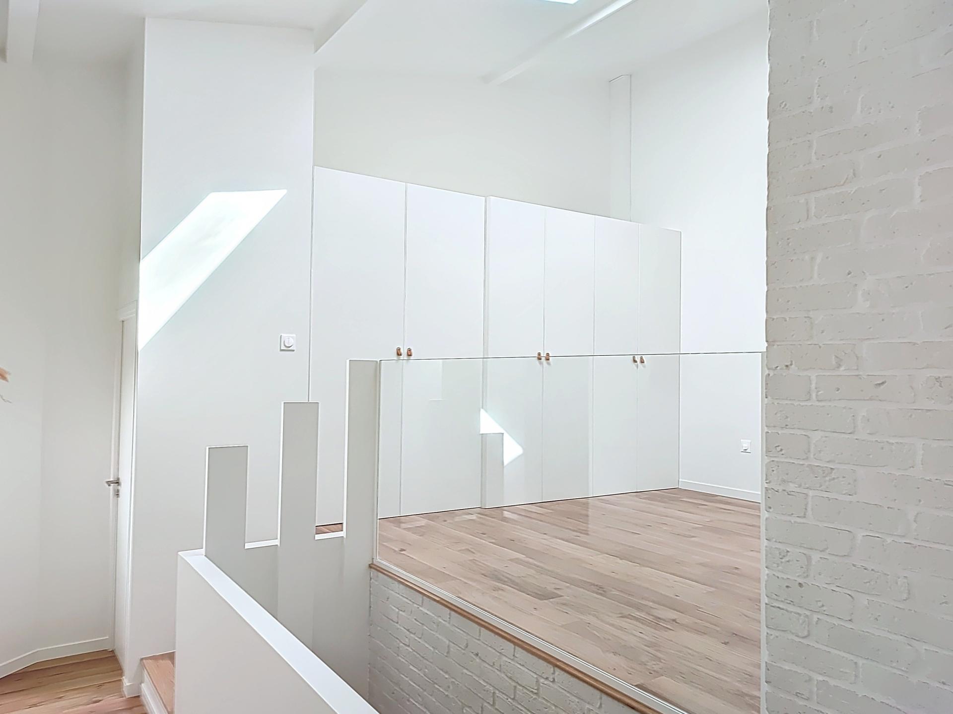 Photo 9 of the listing.