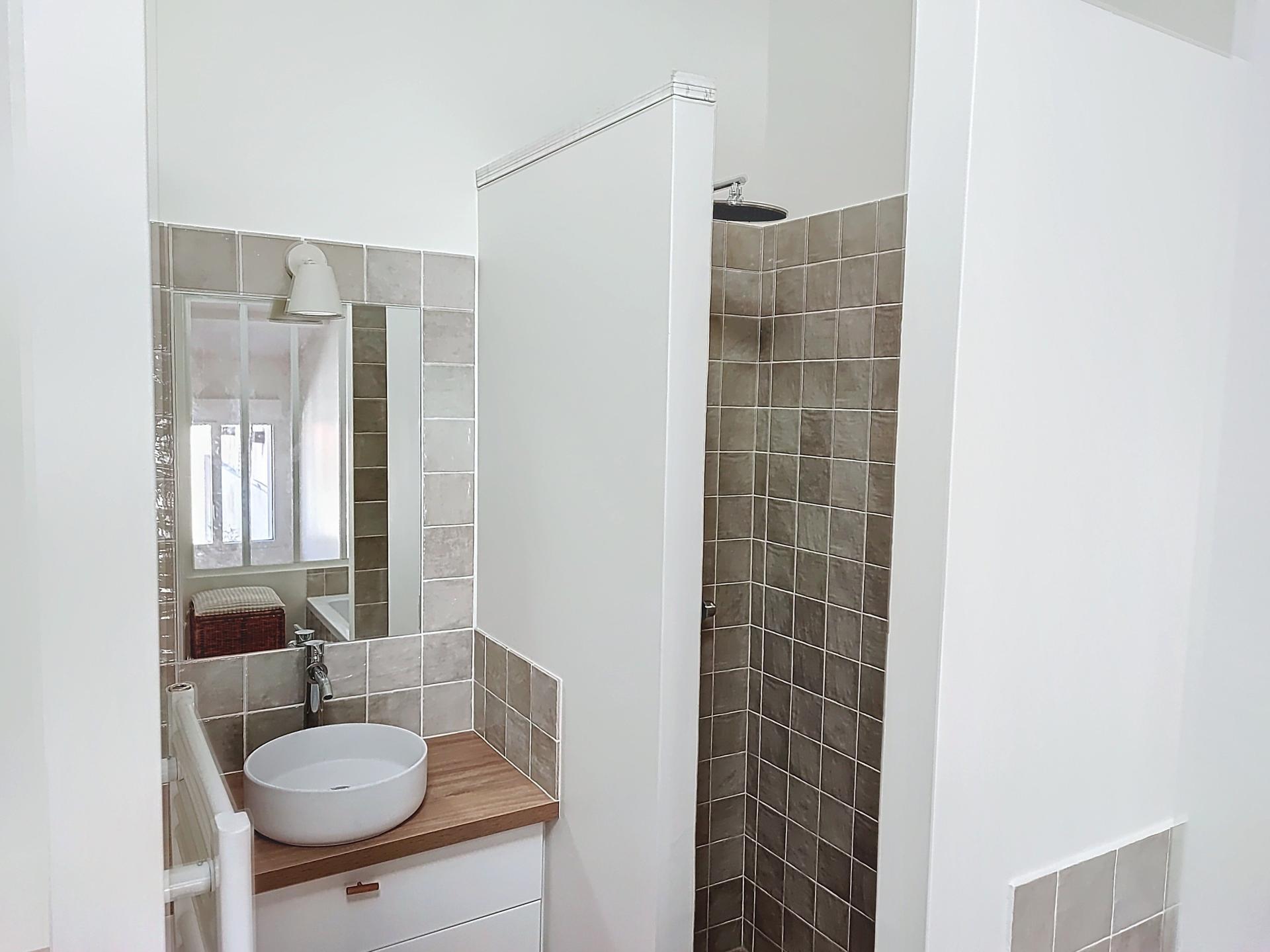 Photo 6 of the listing.