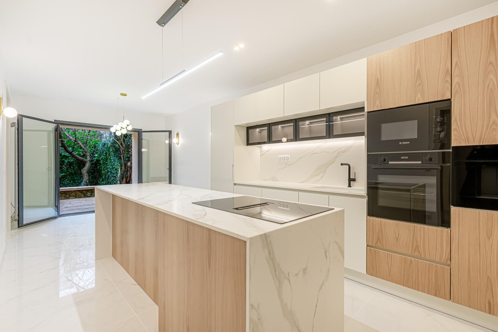 Photo 2 of the listing.