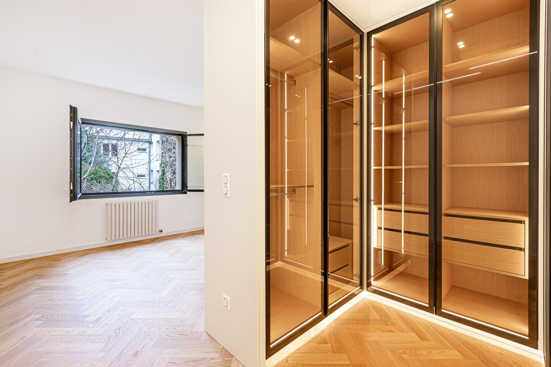 Photo 8 of the listing.