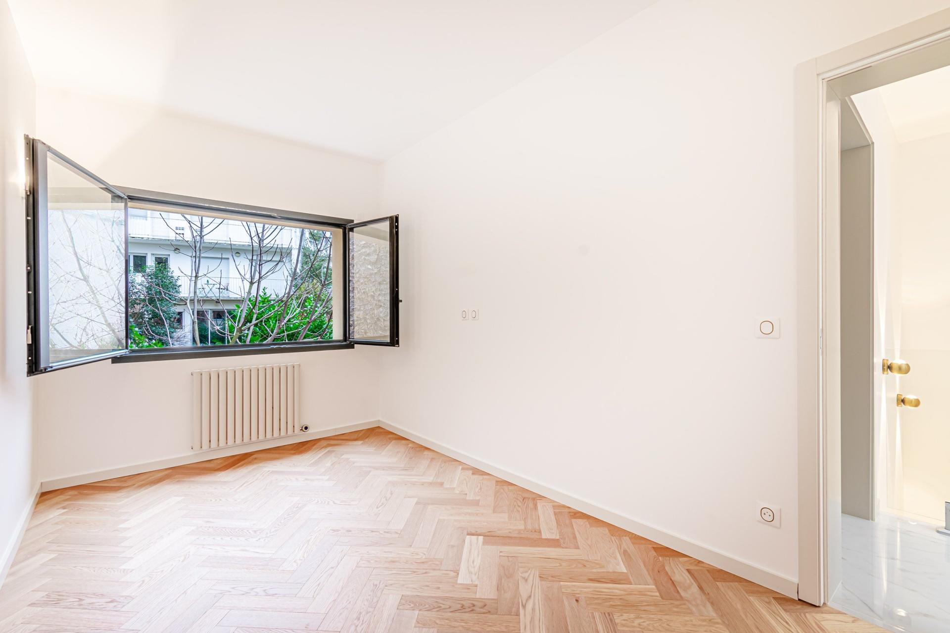 Photo 11 of the listing.