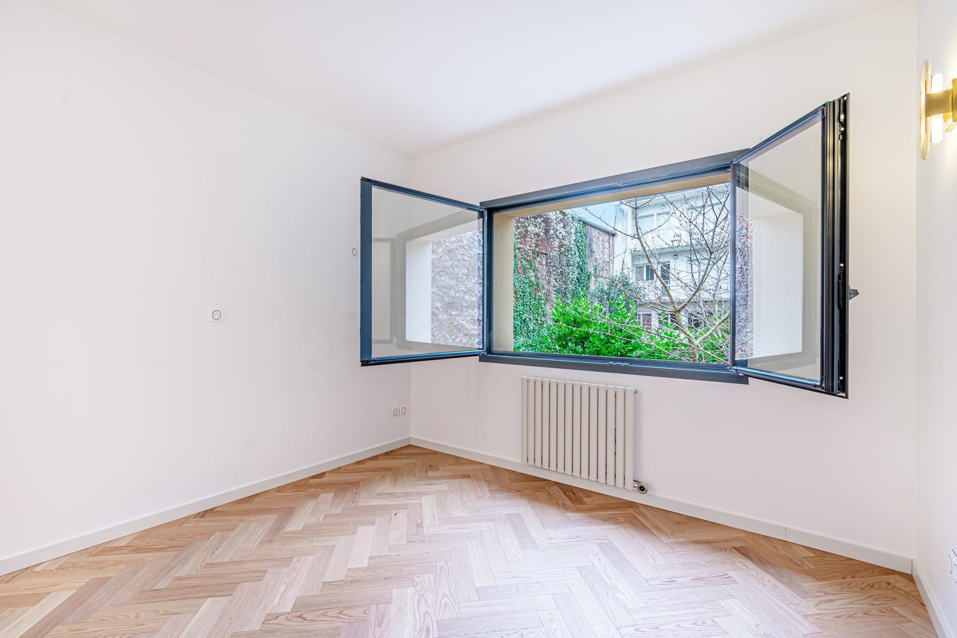 Photo 10 of the listing.