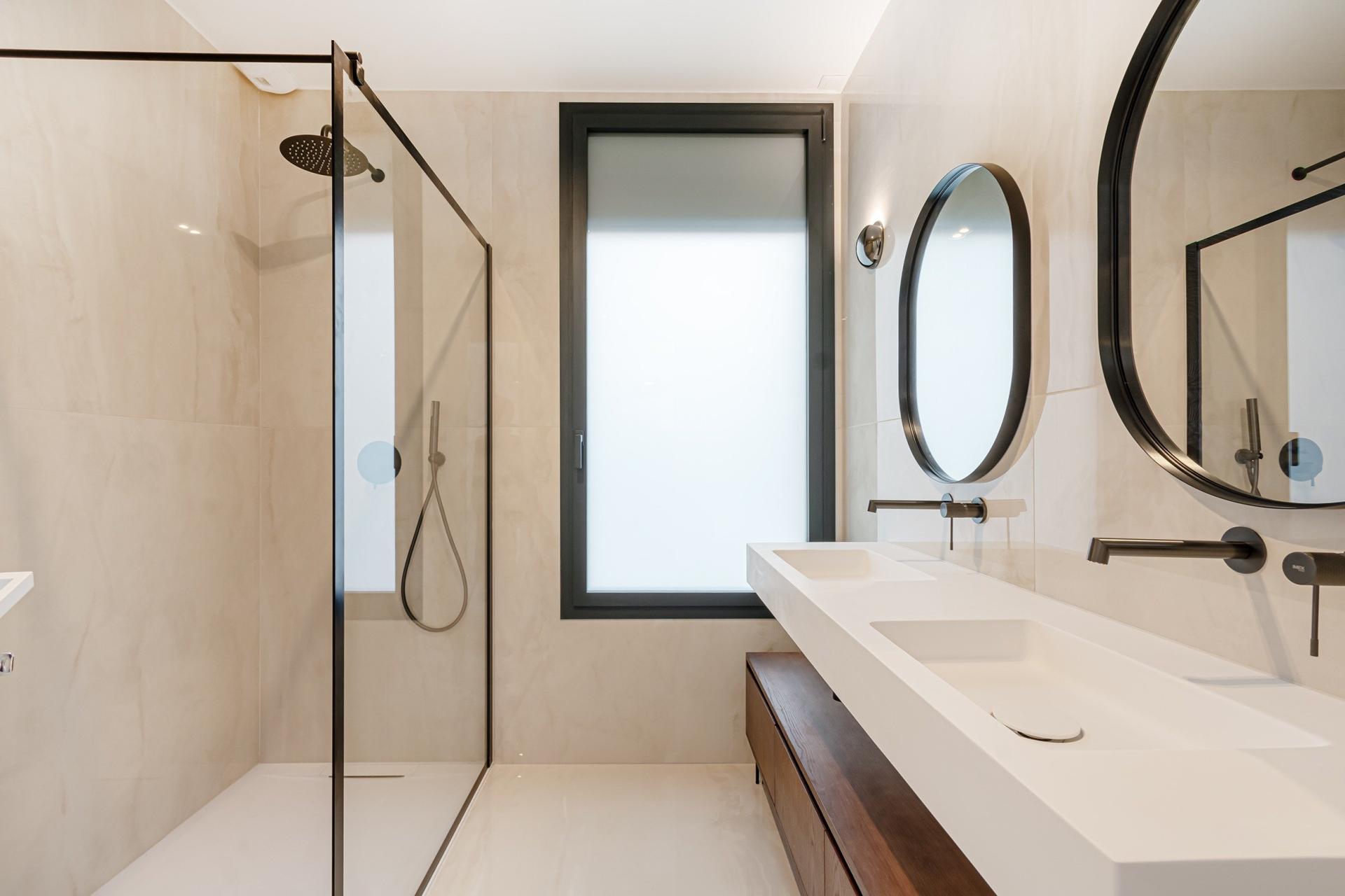 Photo 12 of the listing.