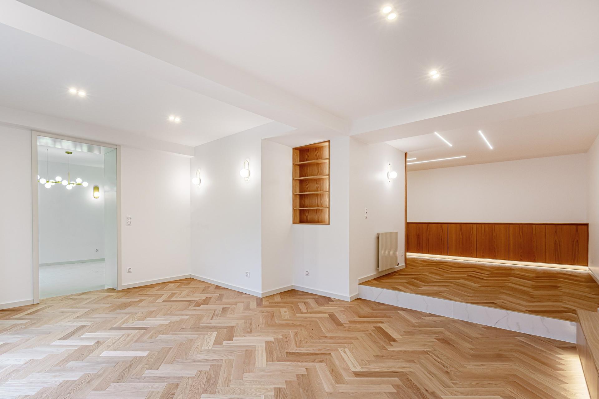 Photo 5 of the listing.