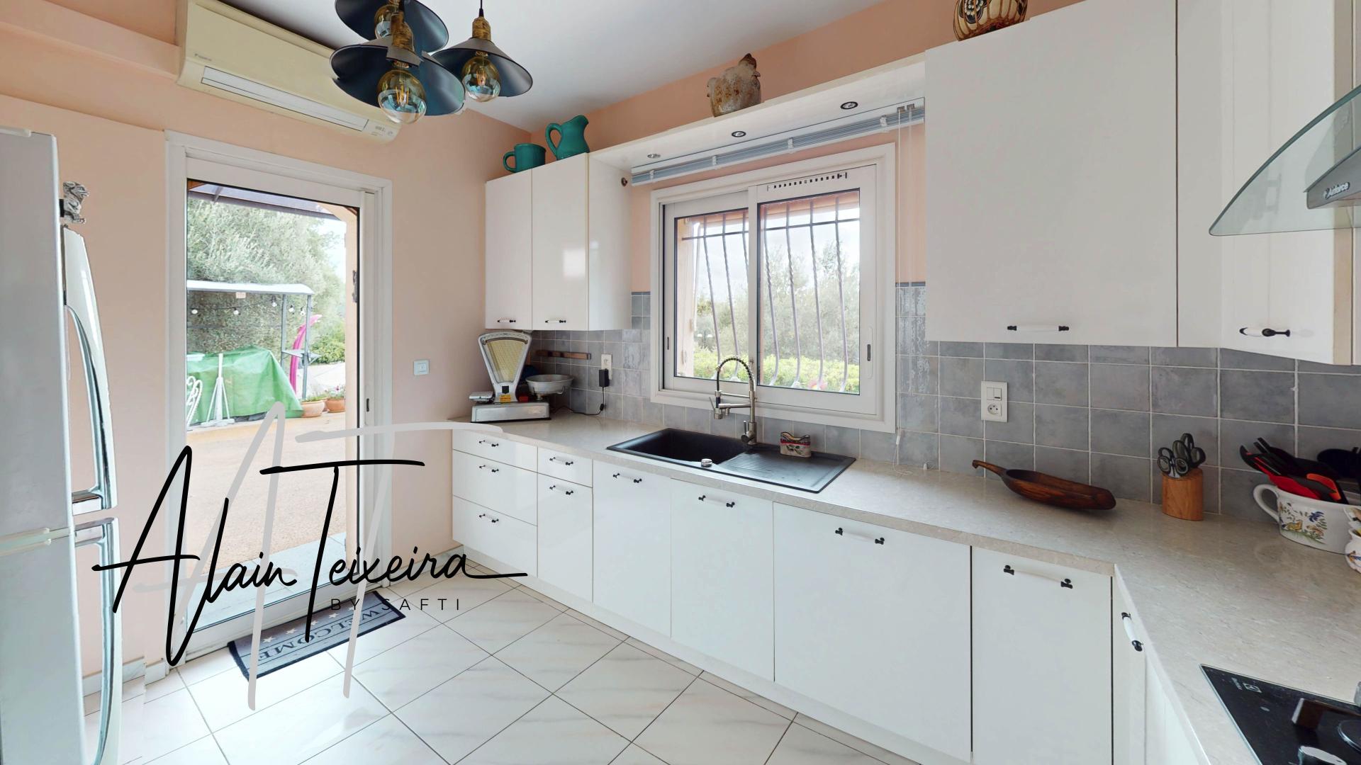 Photo 13 of the listing.