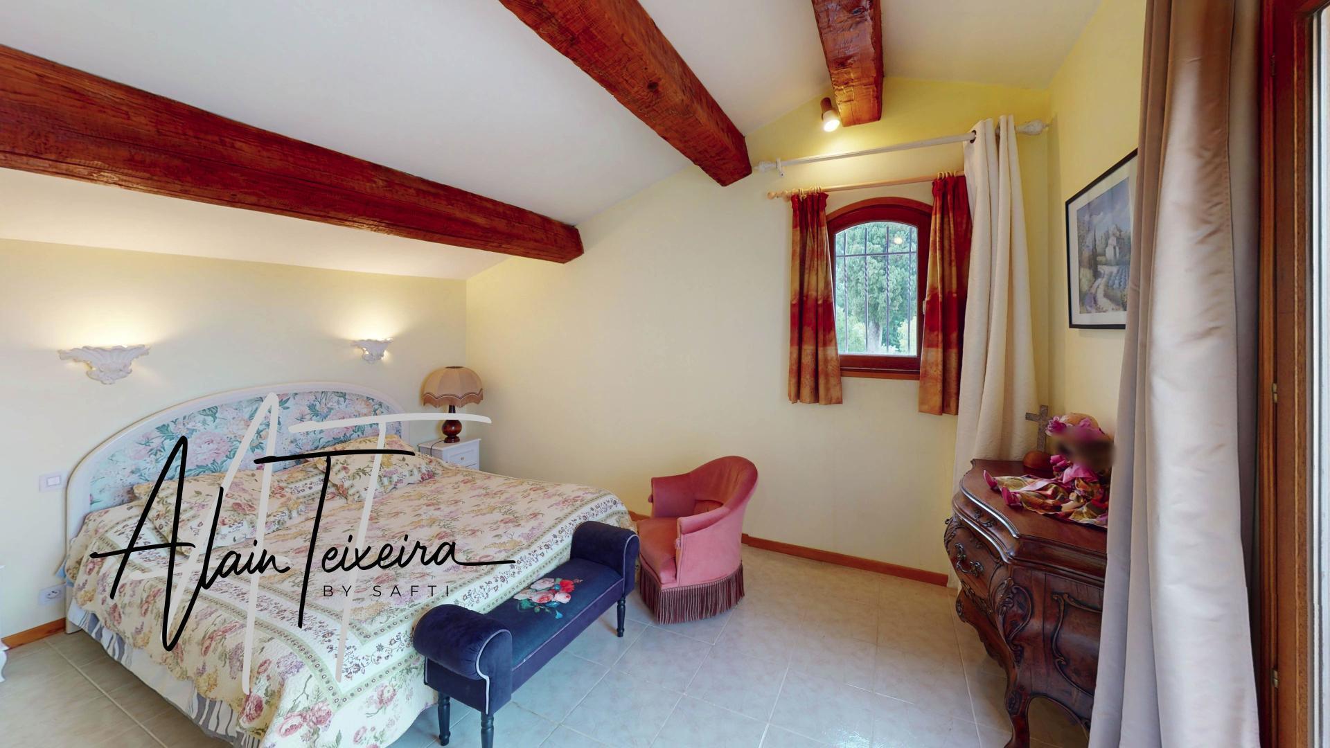 Photo 14 of the listing.