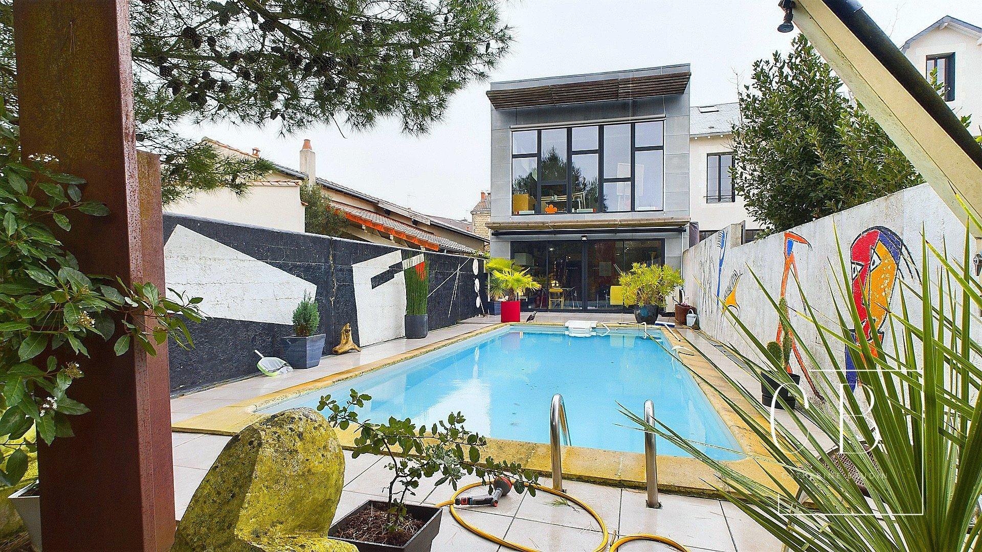 Photo 13 of the listing.