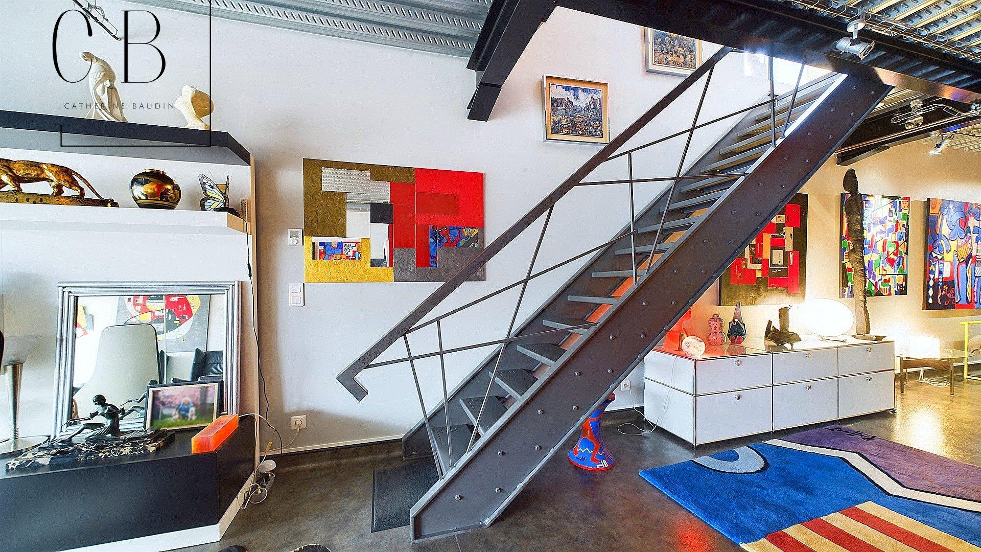 Photo 11 of the listing.