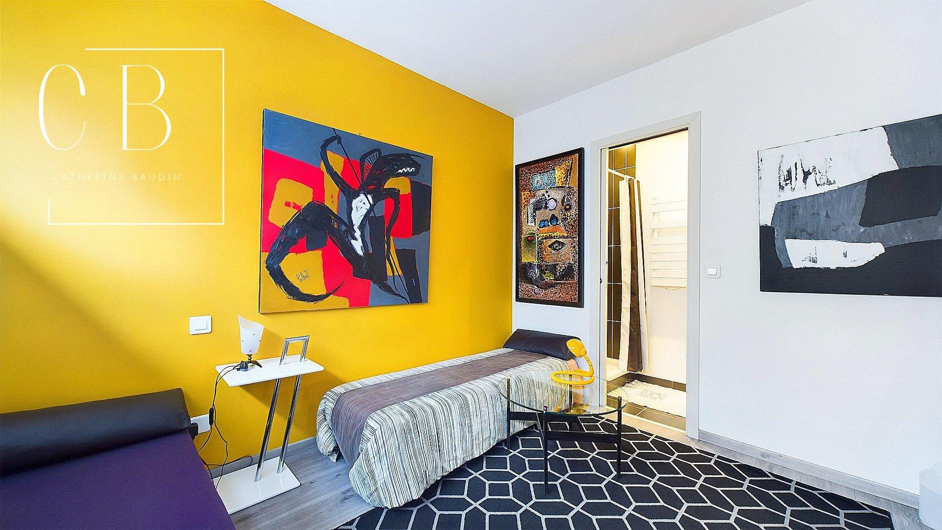 Photo 8 of the listing.