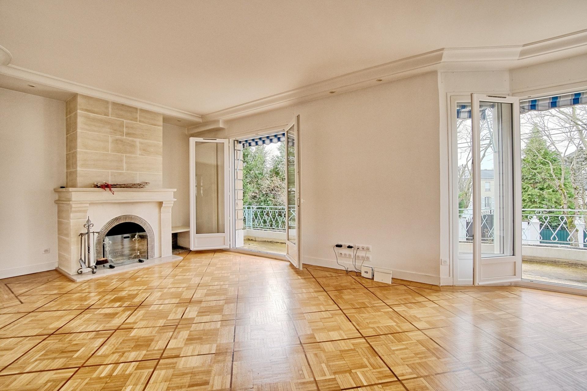 Photo 2 of the listing.