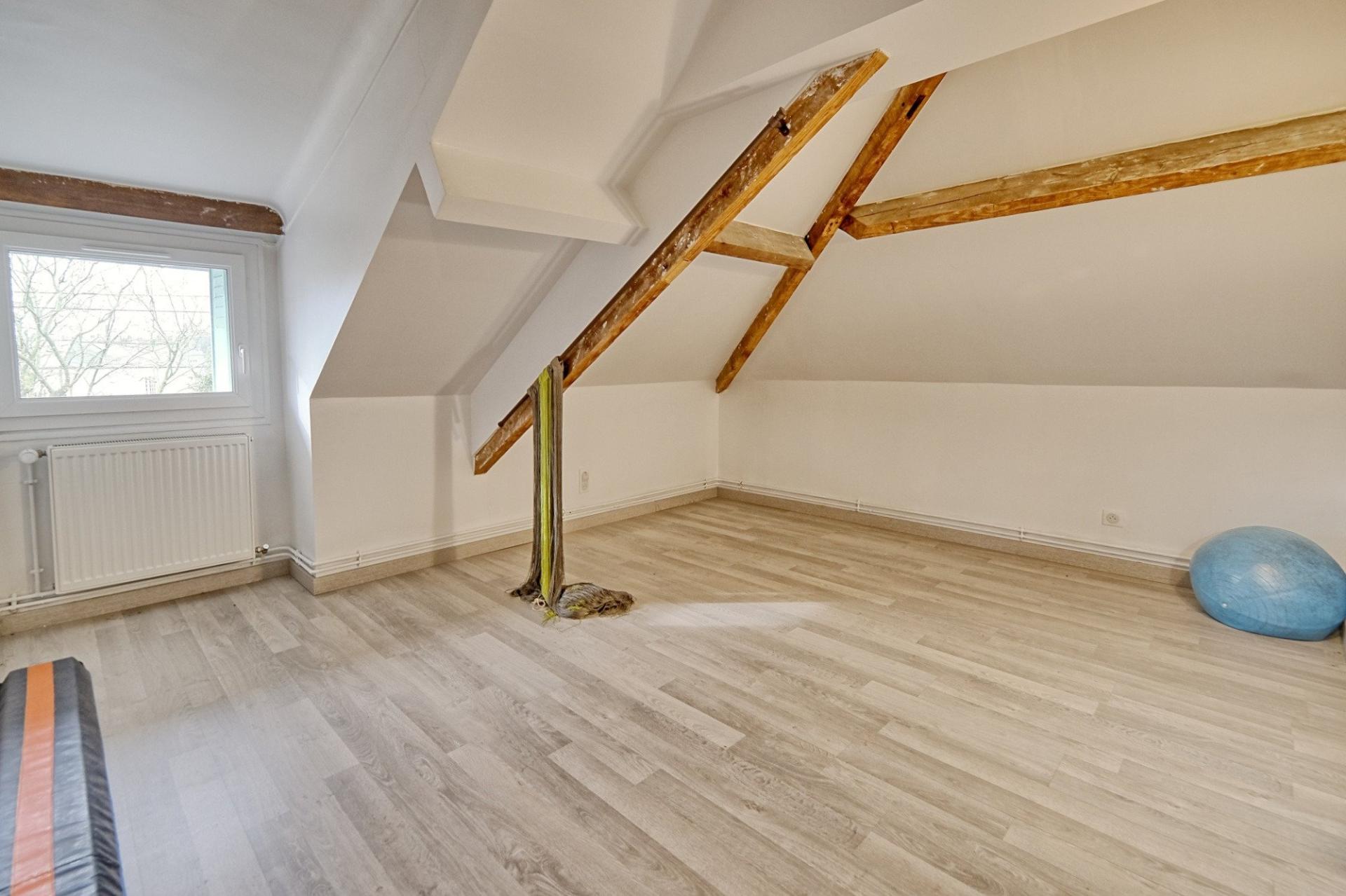 Photo 13 of the listing.