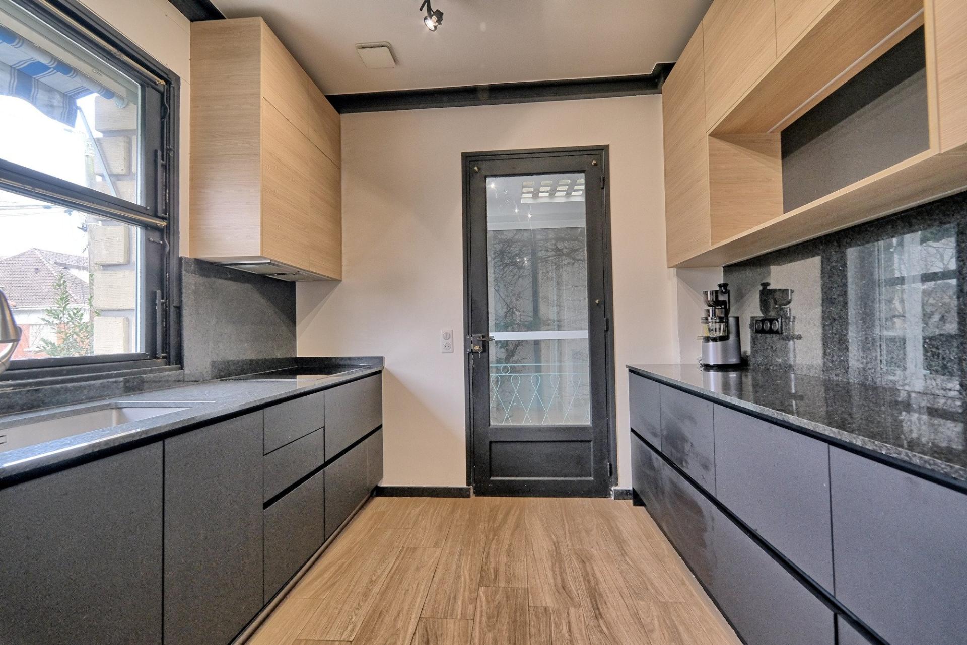 Photo 4 of the listing.