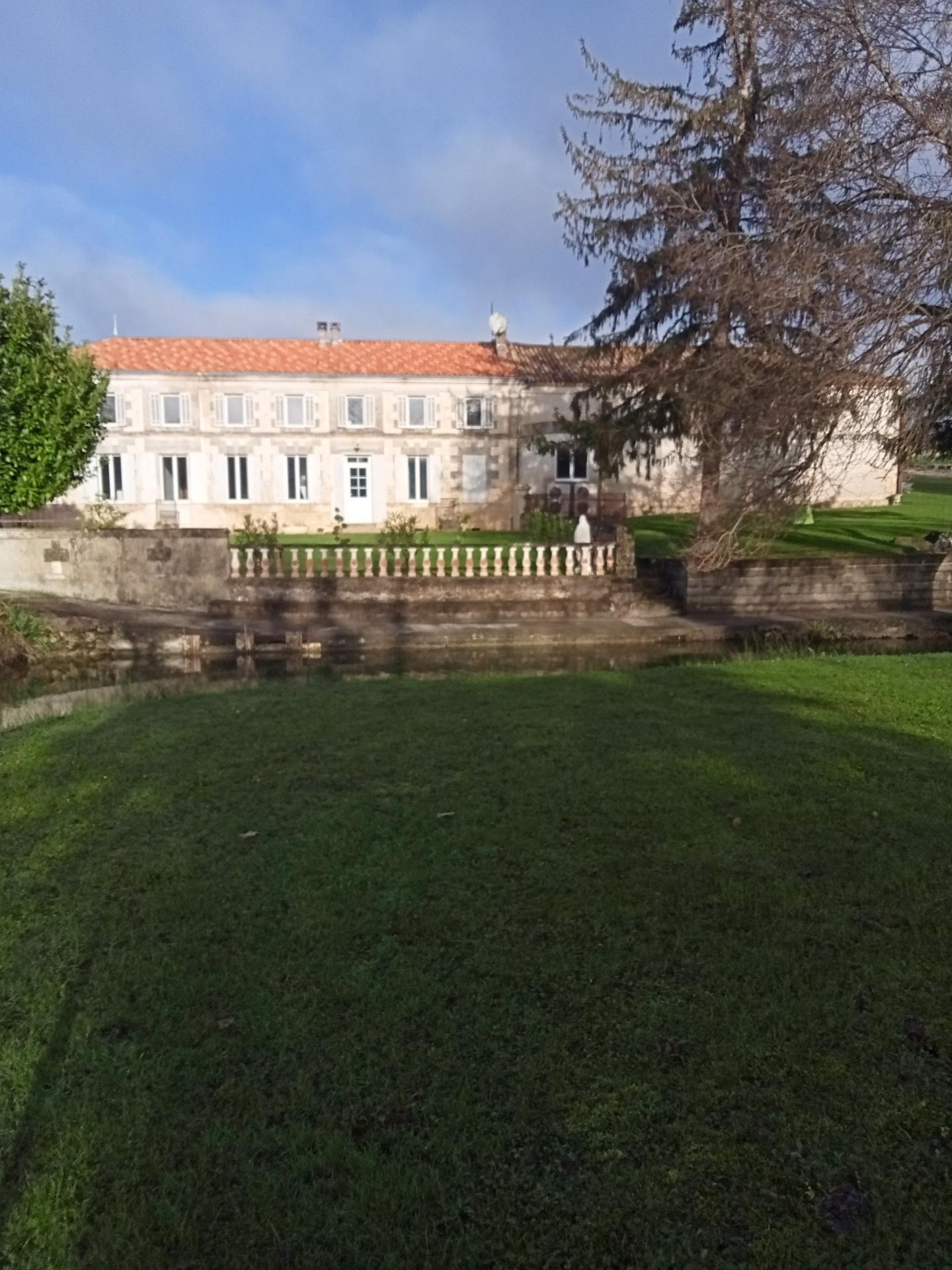 Photo 2 of the listing.