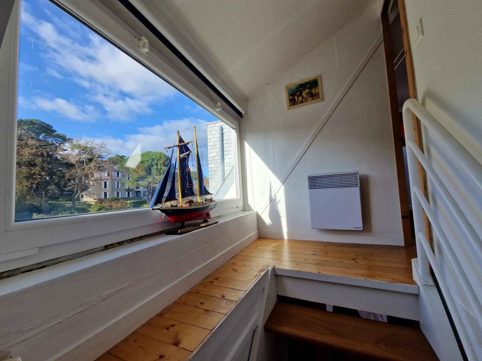 Photo 7 of the listing.