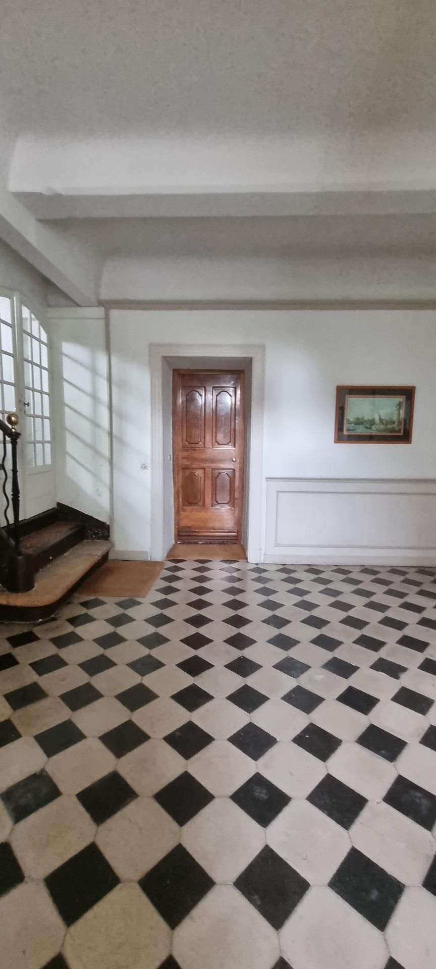 Photo 5 of the listing.