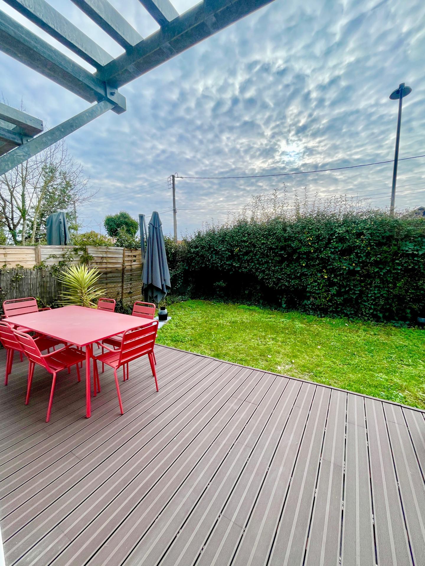 Photo 7 of the listing.