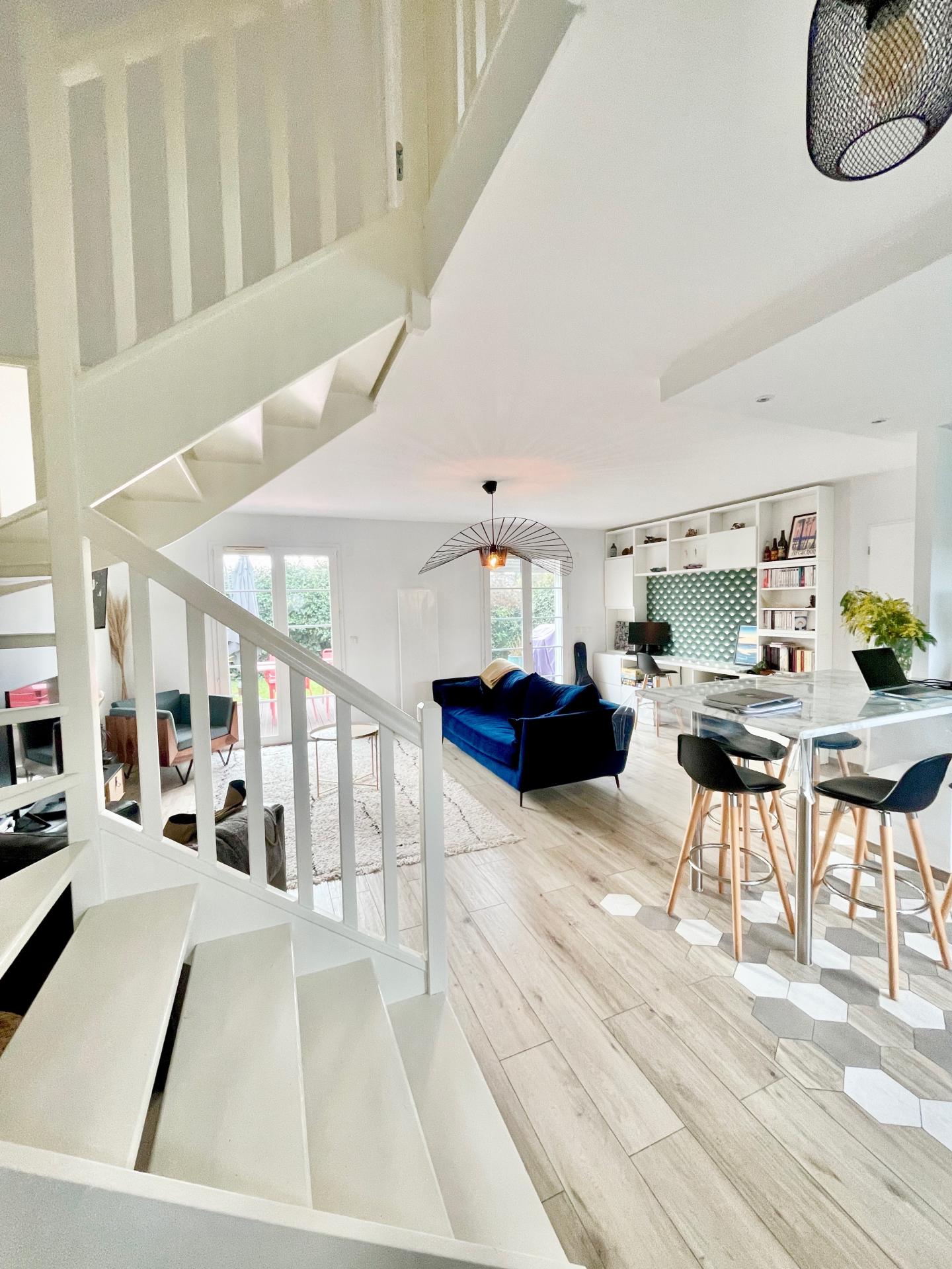 Photo 2 of the listing.