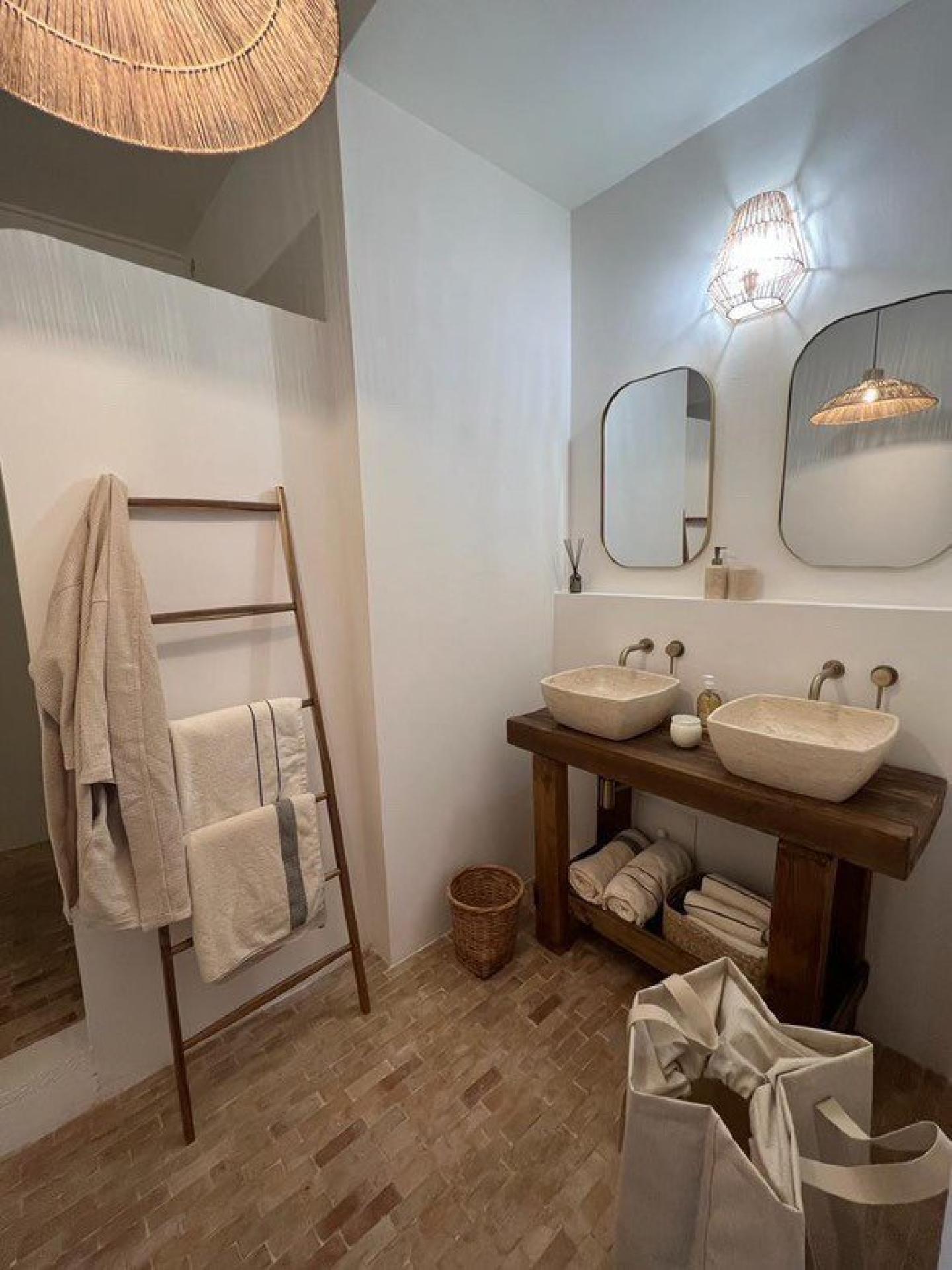 Photo 3 of the listing.