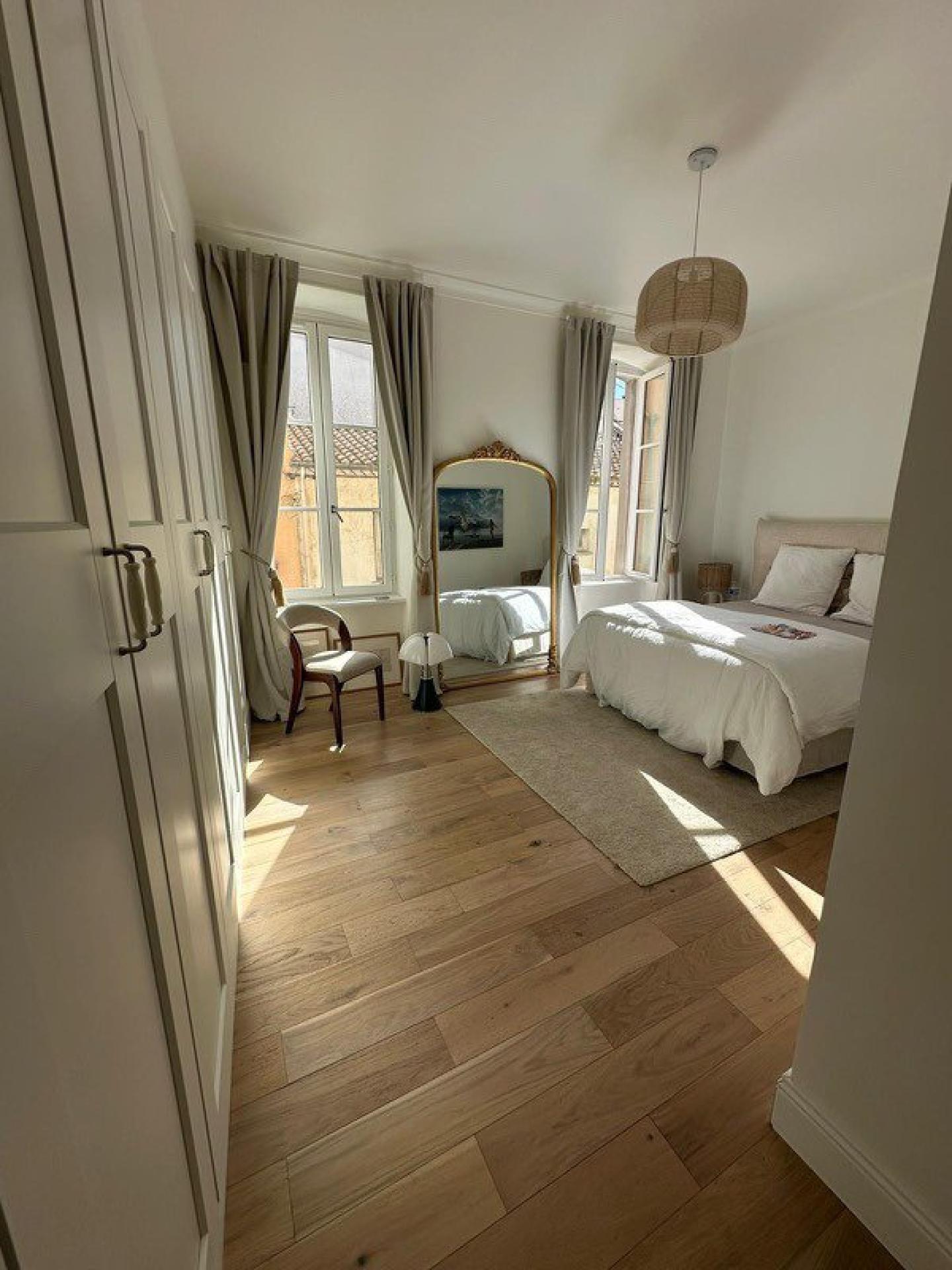 Photo 5 of the listing.