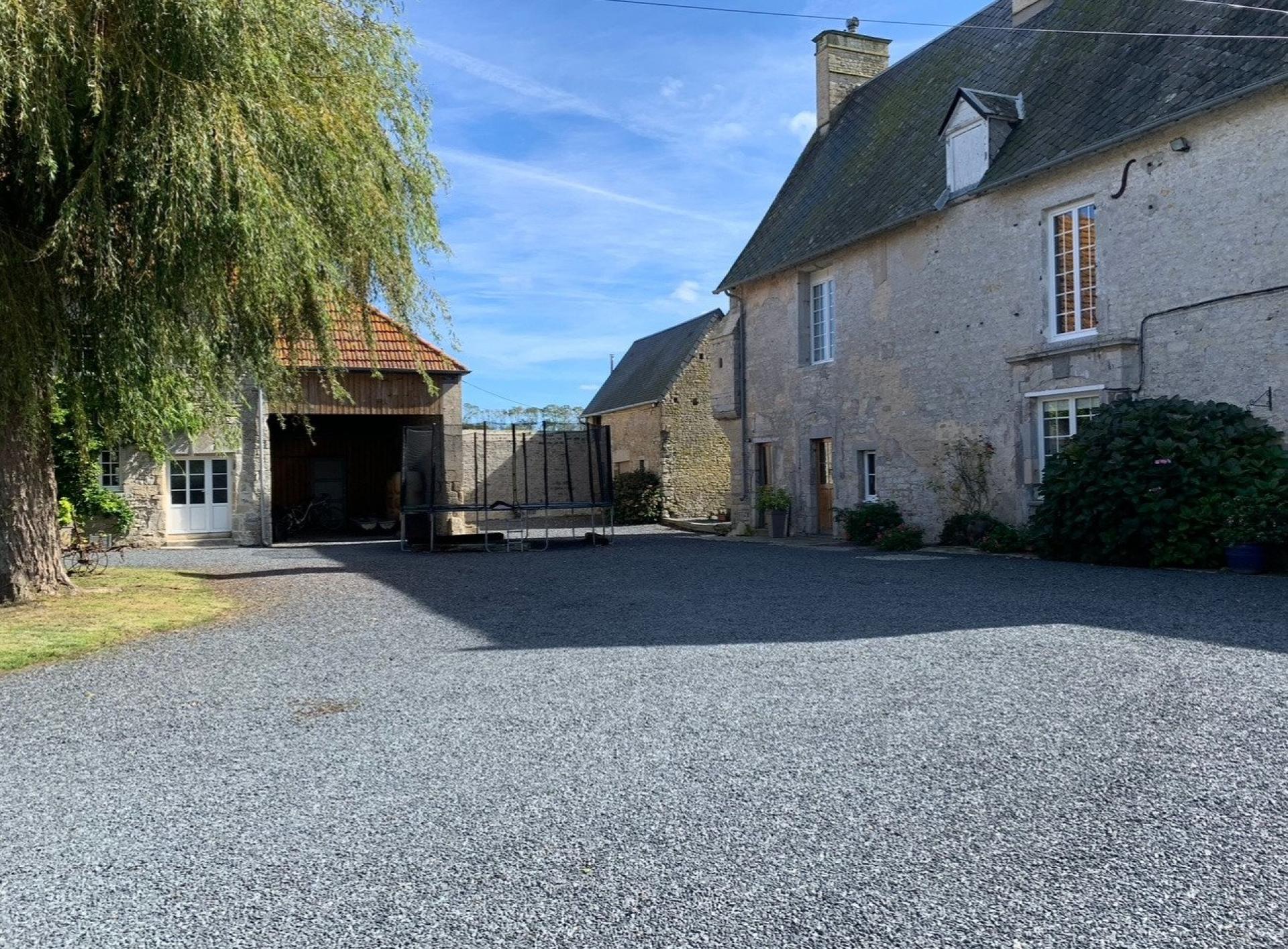 Photo 4 of the listing.