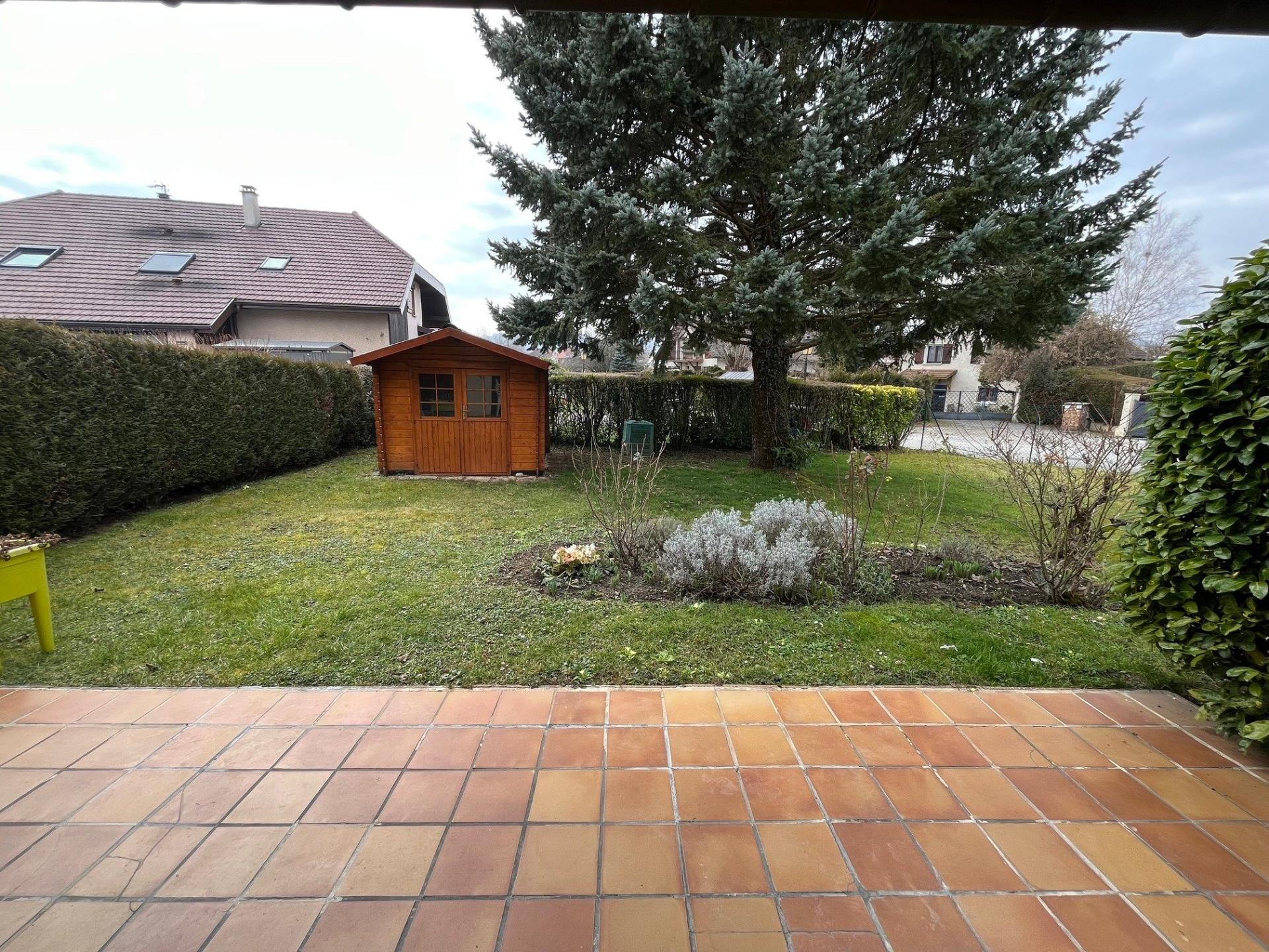 Photo 2 of the listing.