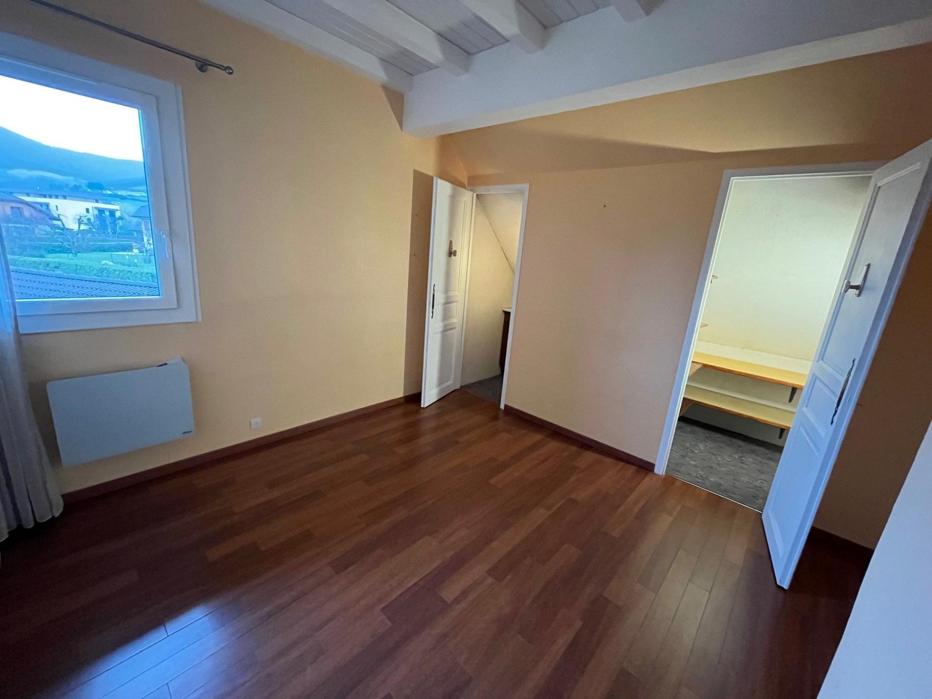 Photo 7 of the listing.