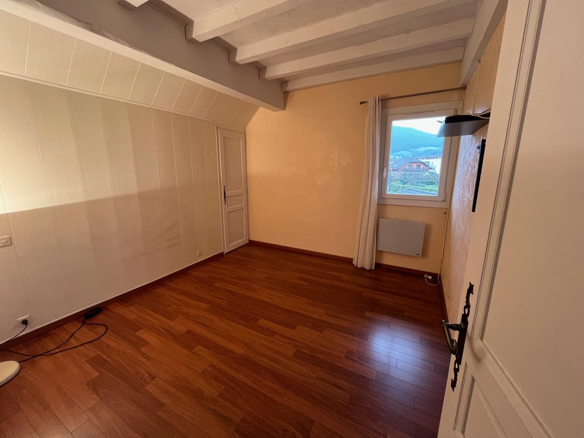 Photo 8 of the listing.