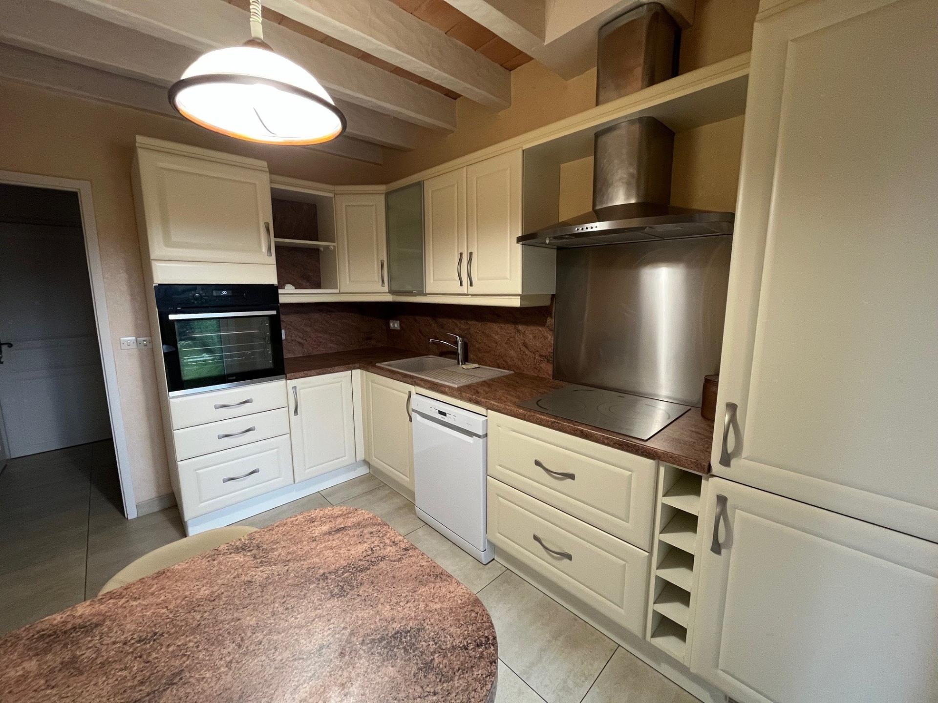 Photo 4 of the listing.