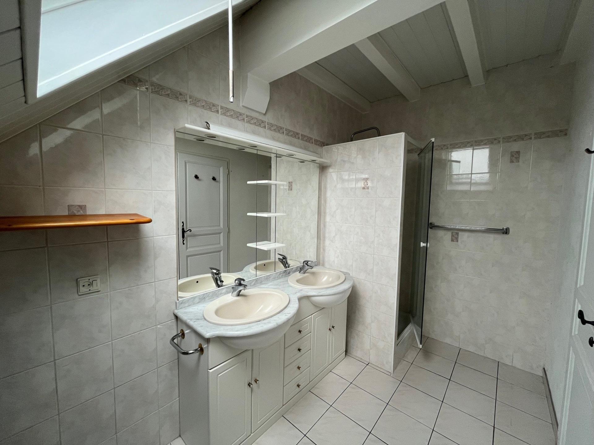 Photo 9 of the listing.