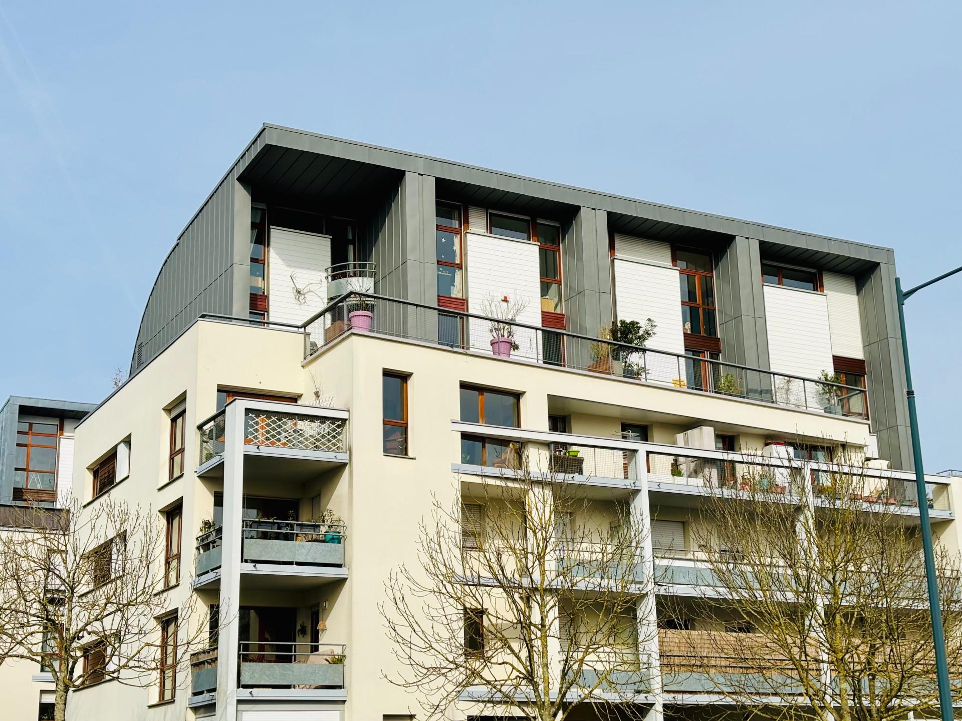 Photo 2 of the listing.