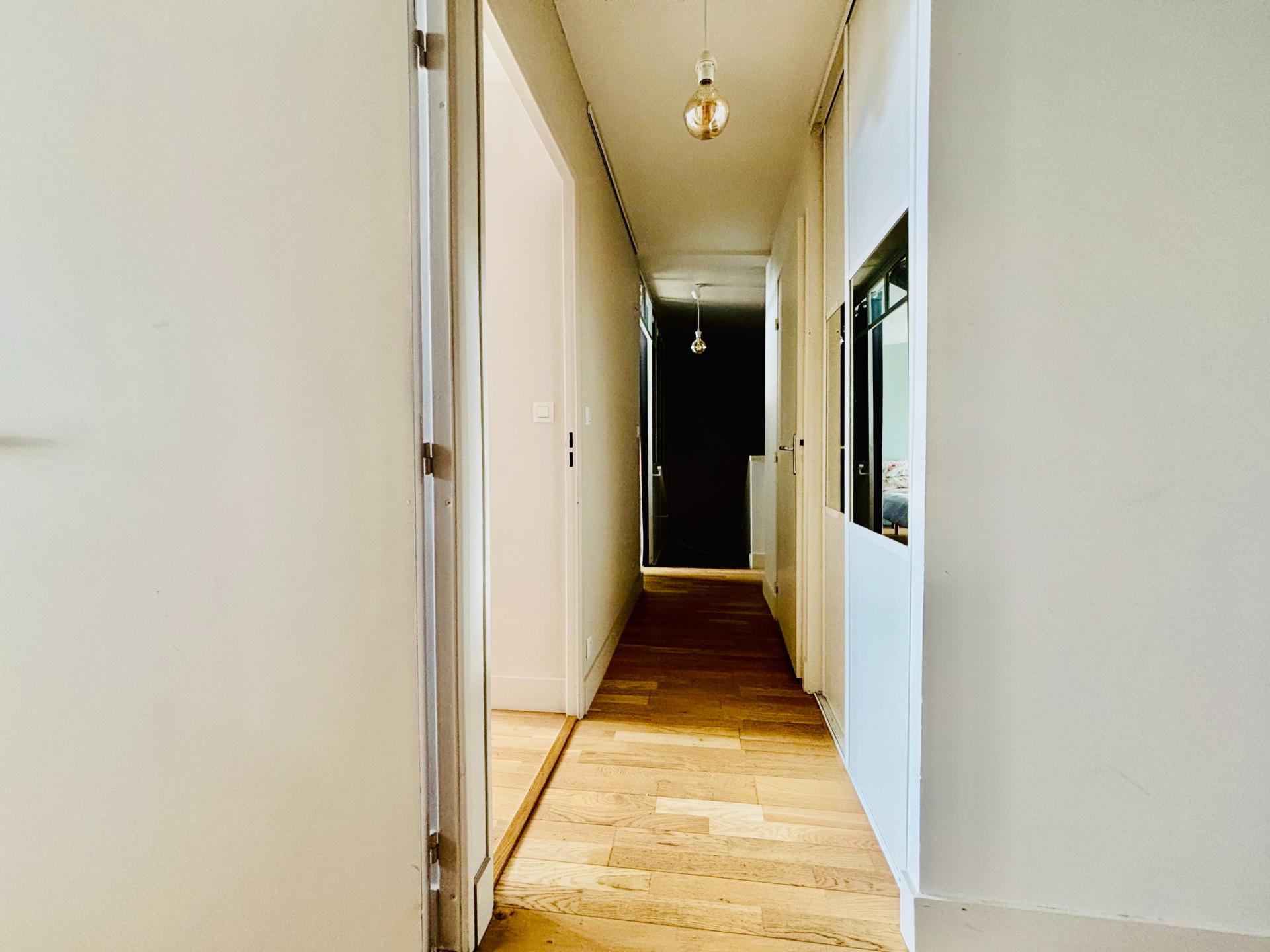 Photo 4 of the listing.