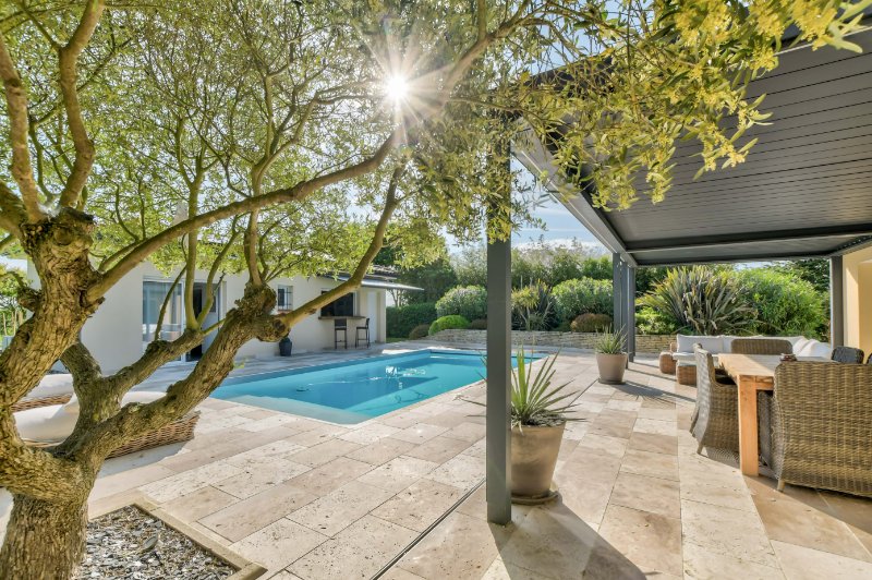 Photo 14 of the listing.