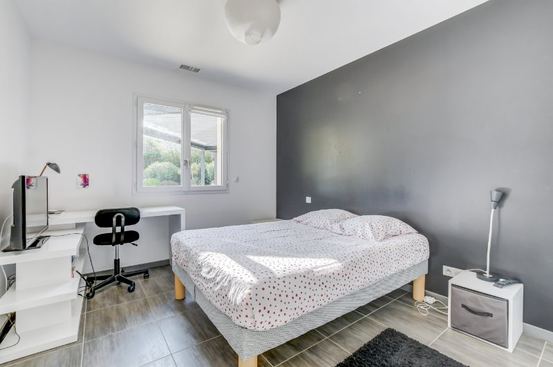 Photo 9 of the listing.