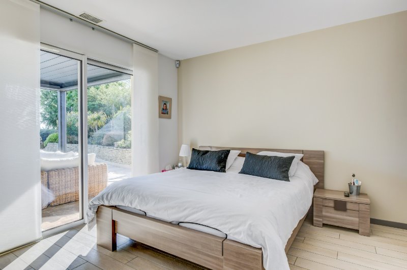 Photo 7 of the listing.