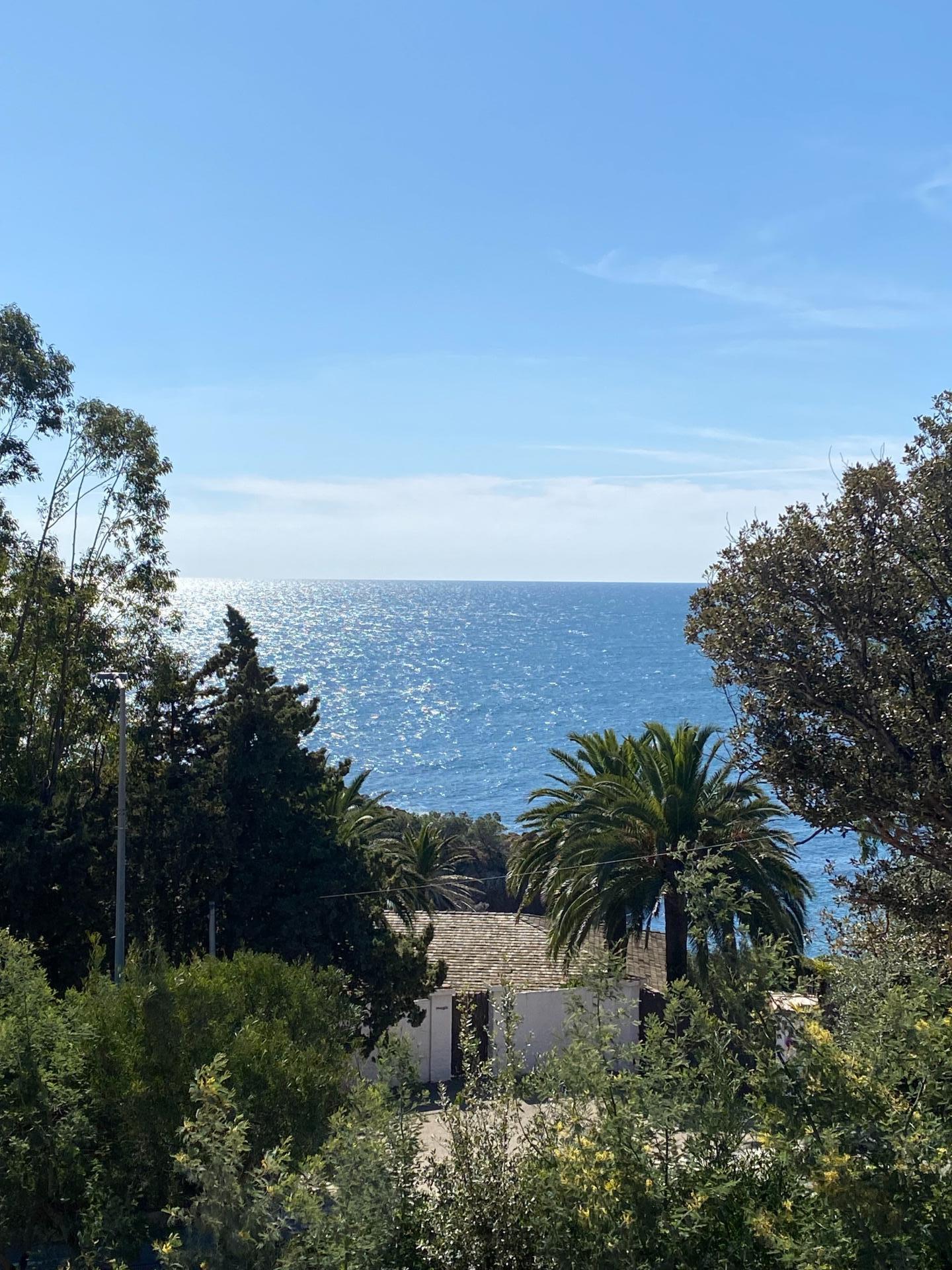 Photo 7 of the listing.