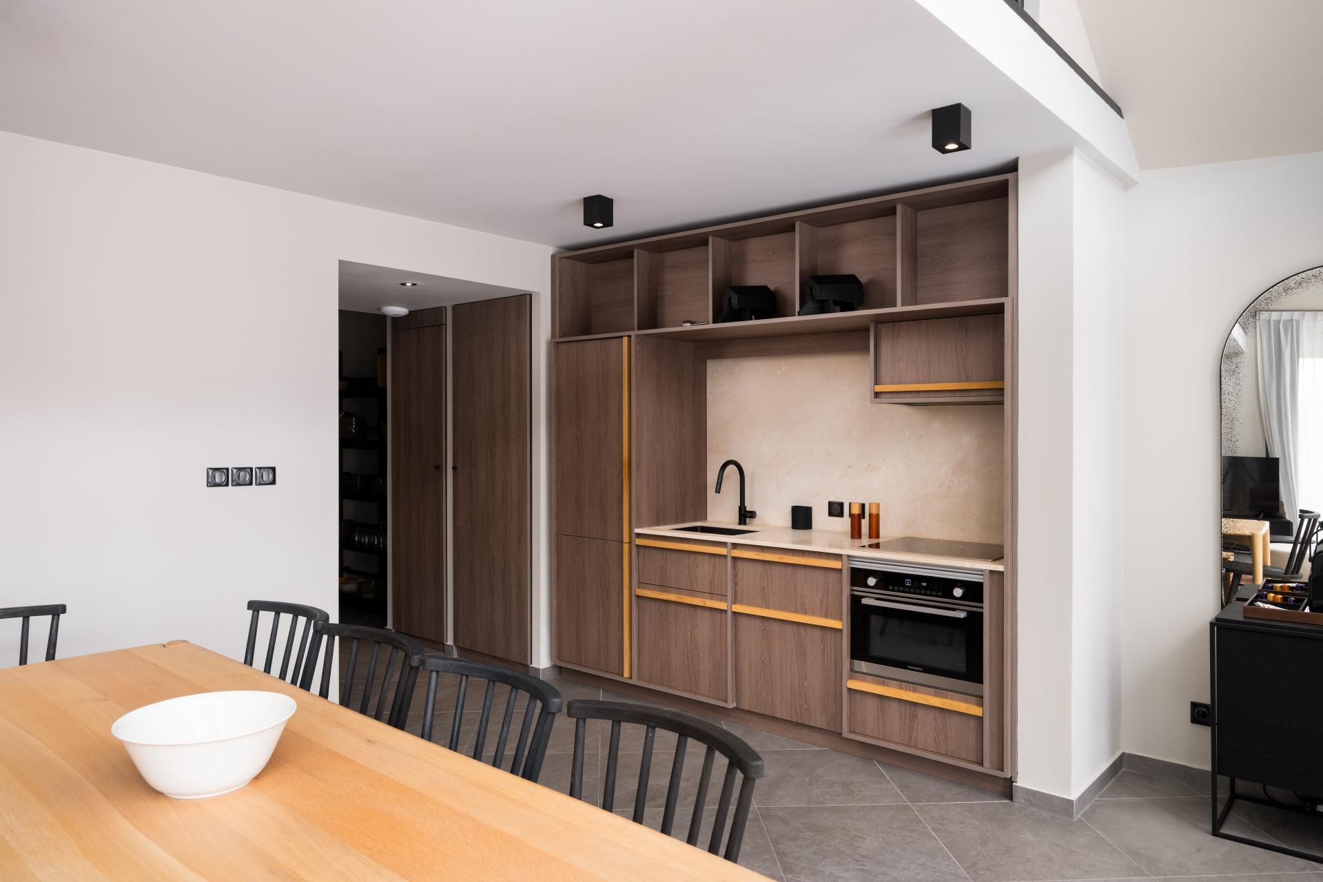 Photo 6 of the listing.