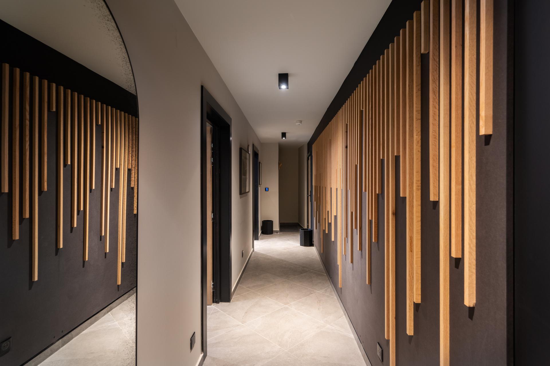 Photo 2 of the listing.