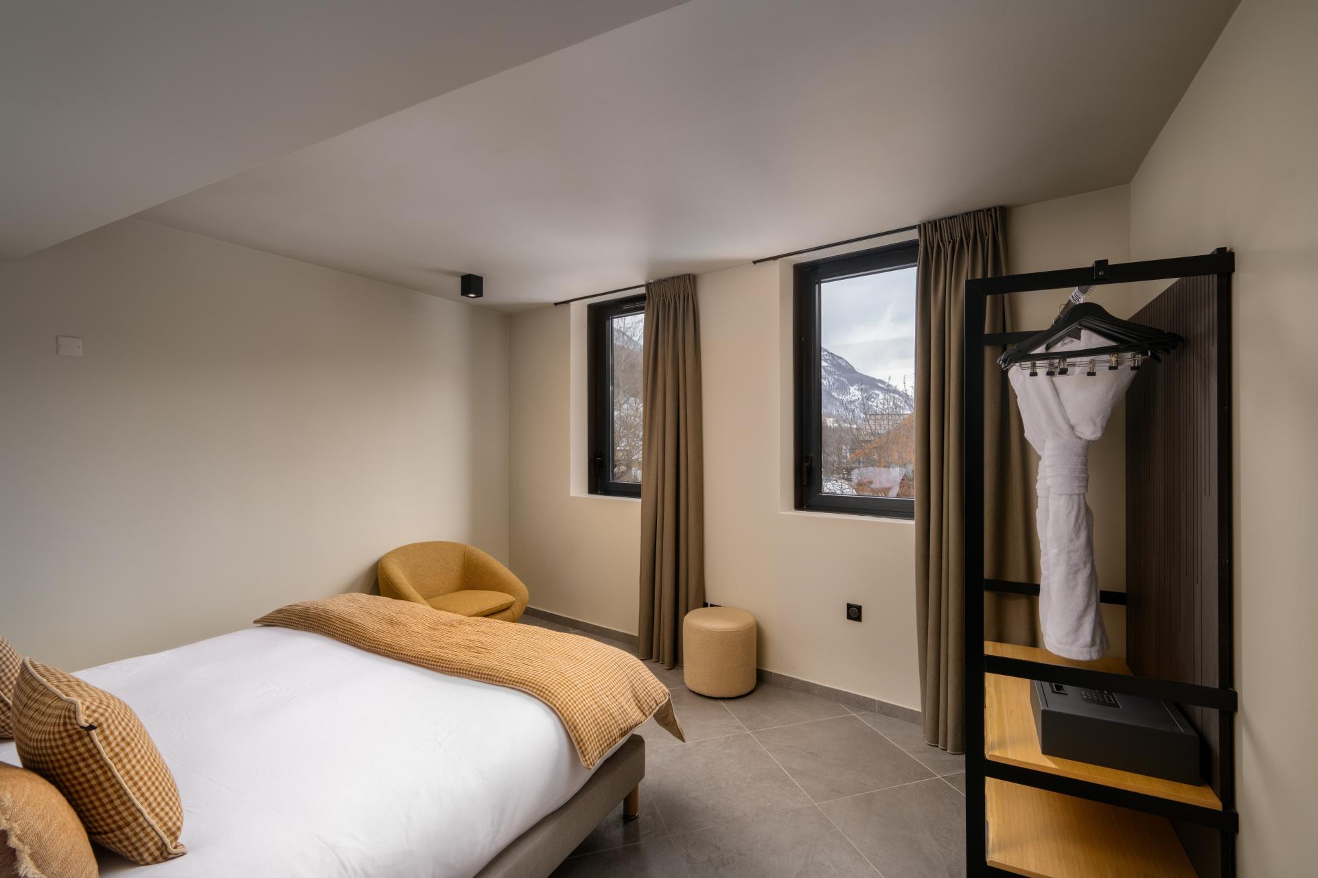 Photo 3 of the listing.