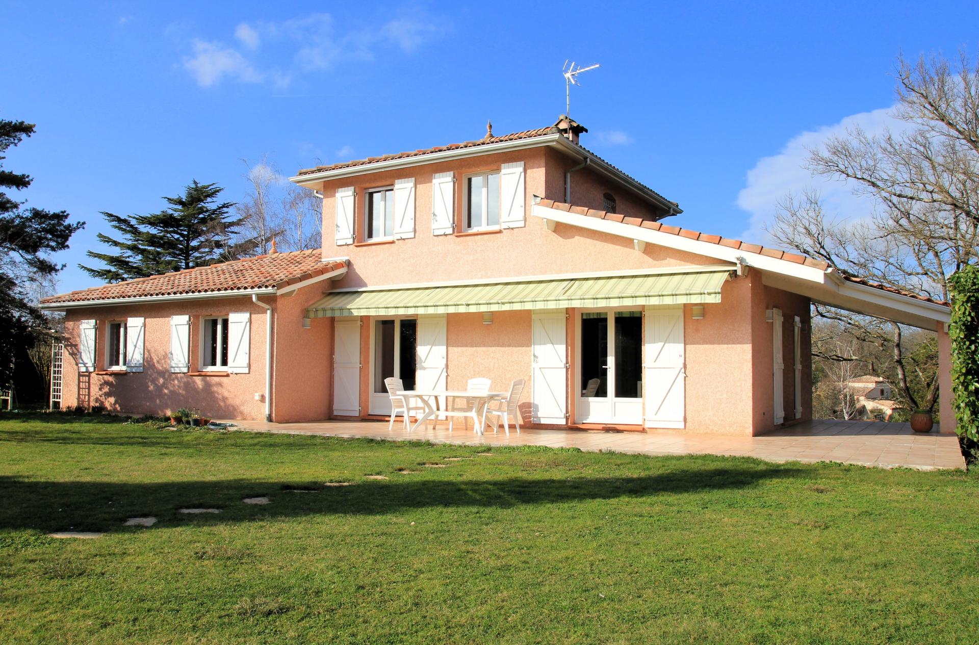 Photo 2 of the listing.