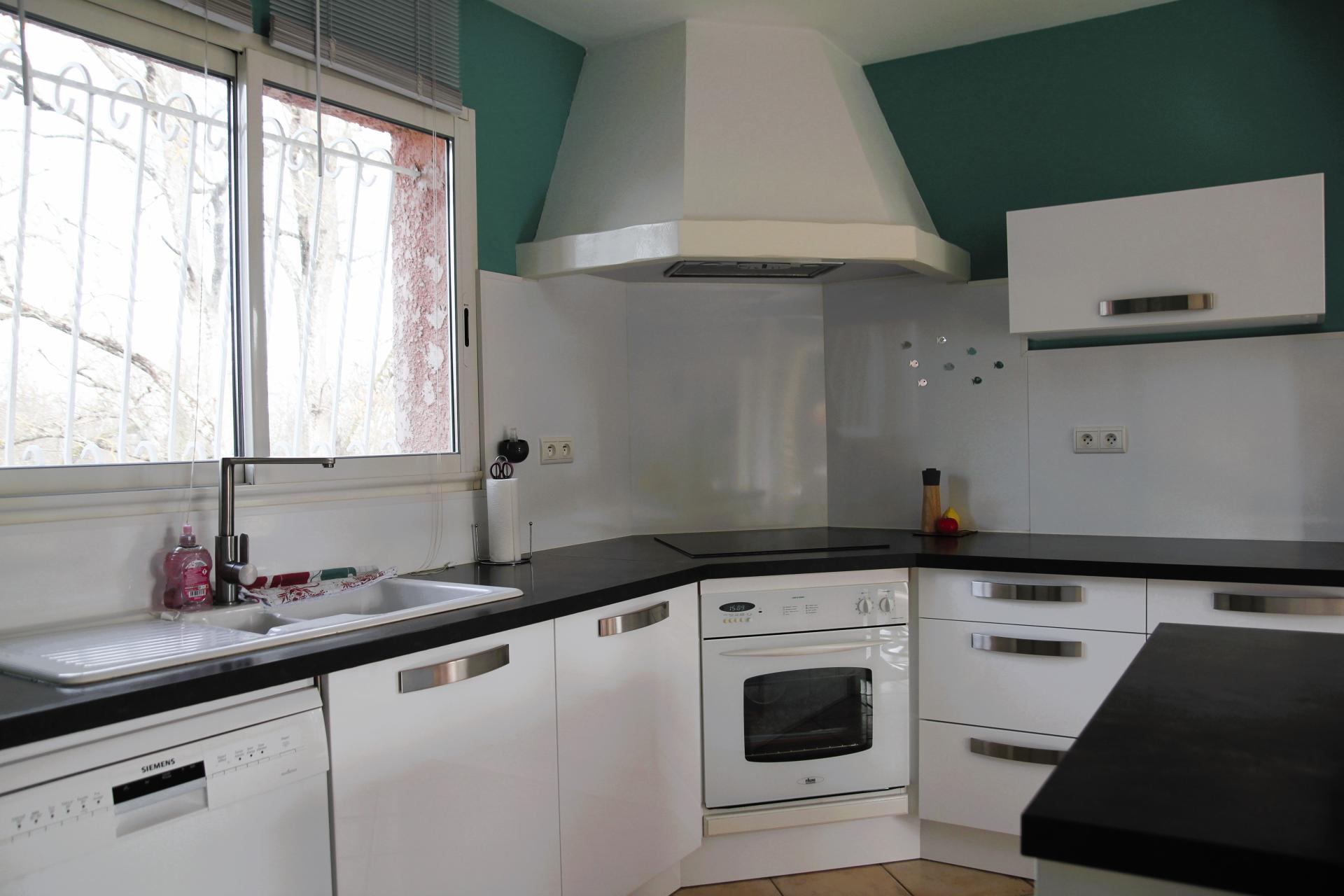 Photo 5 of the listing.