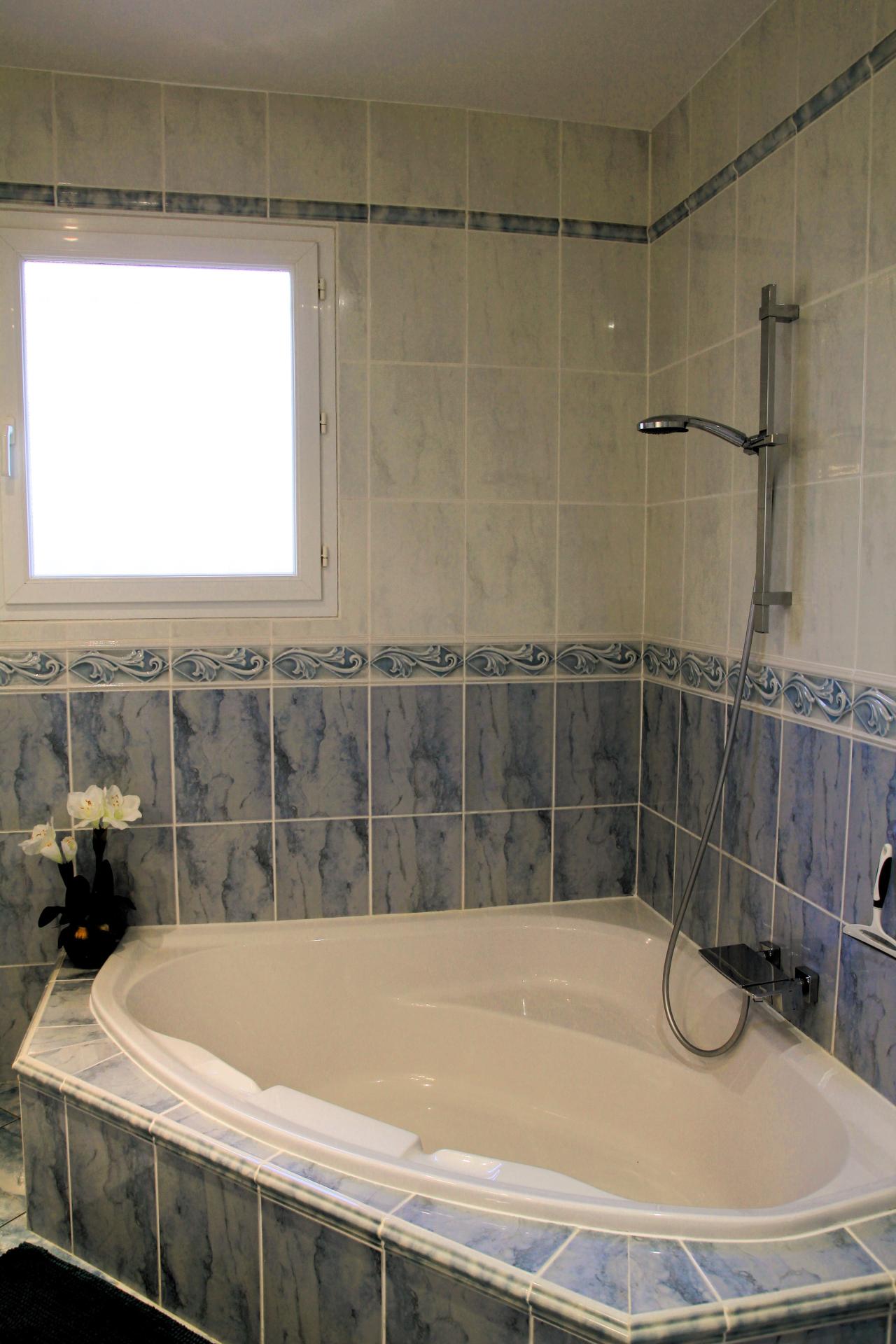 Photo 13 of the listing.