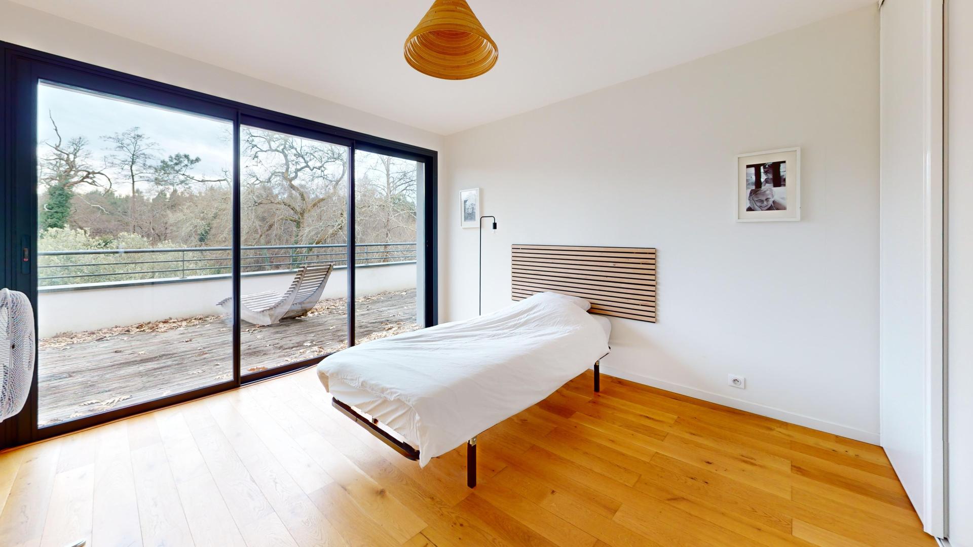 Photo 8 of the listing.